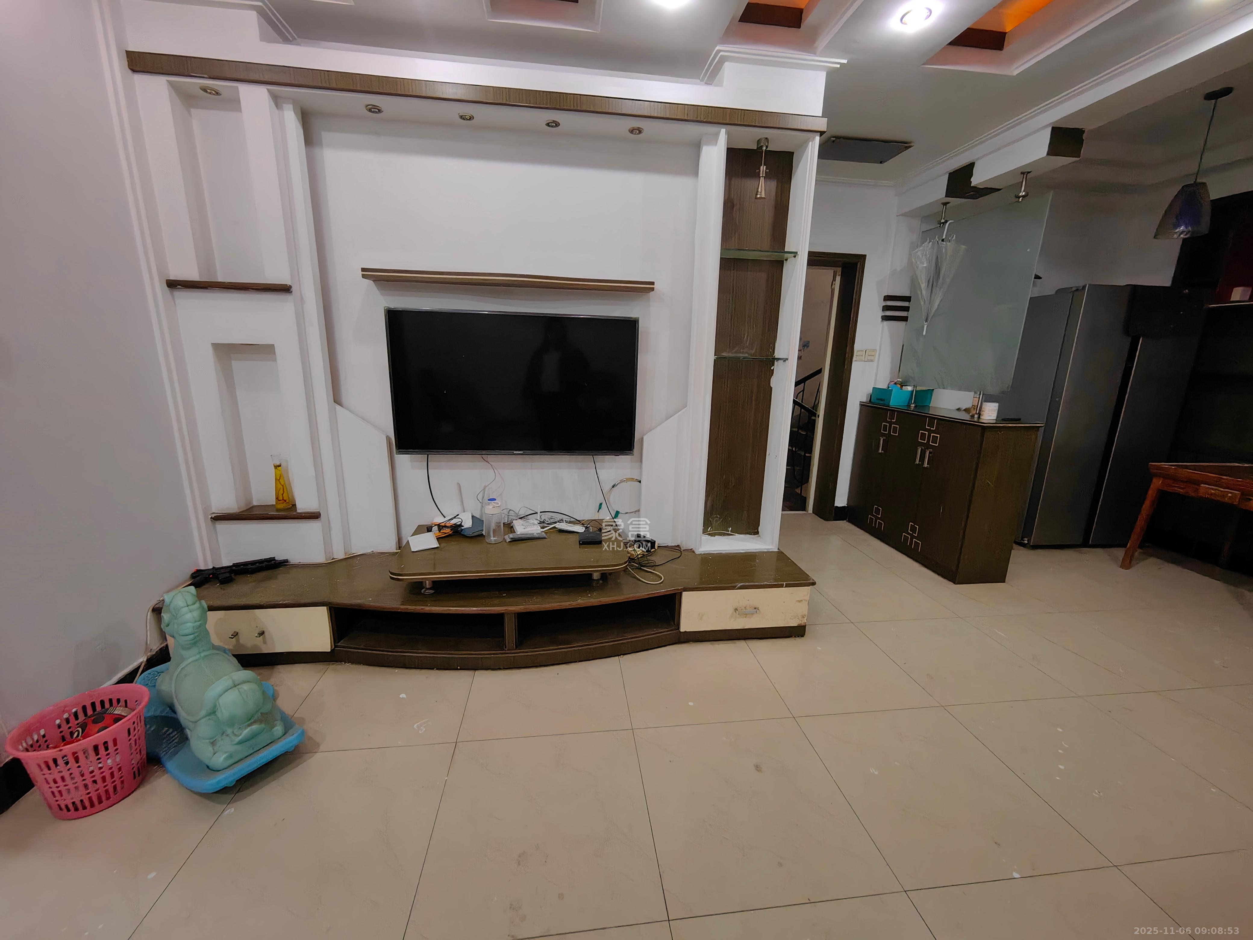 中南汽车世界  2室2厅2卫    1000.0元/月