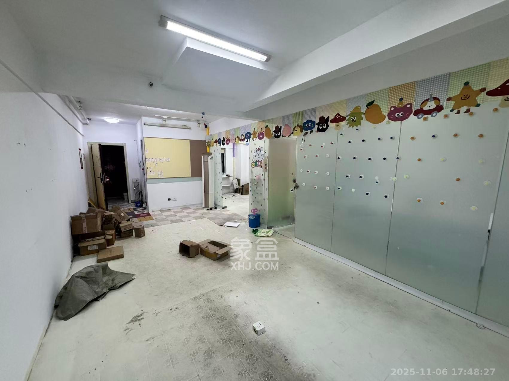 东怡外国(南湖一号) 2室1厅1卫 2700.0元/月 东怡外国(南湖一号) 2室1厅1卫 2700.0元/月室内图