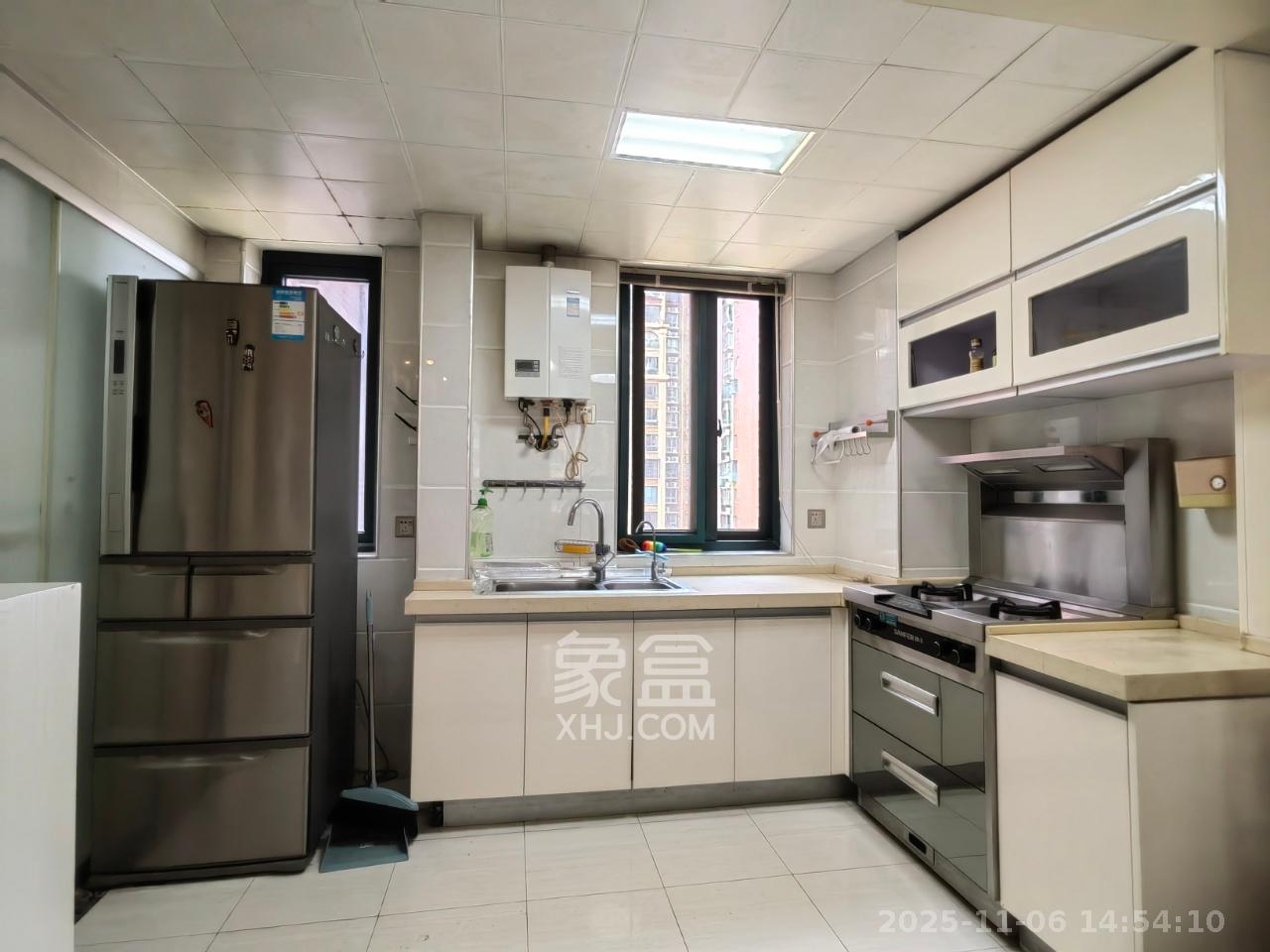 东玺门  4室2厅2卫    4200.0元/月室内图