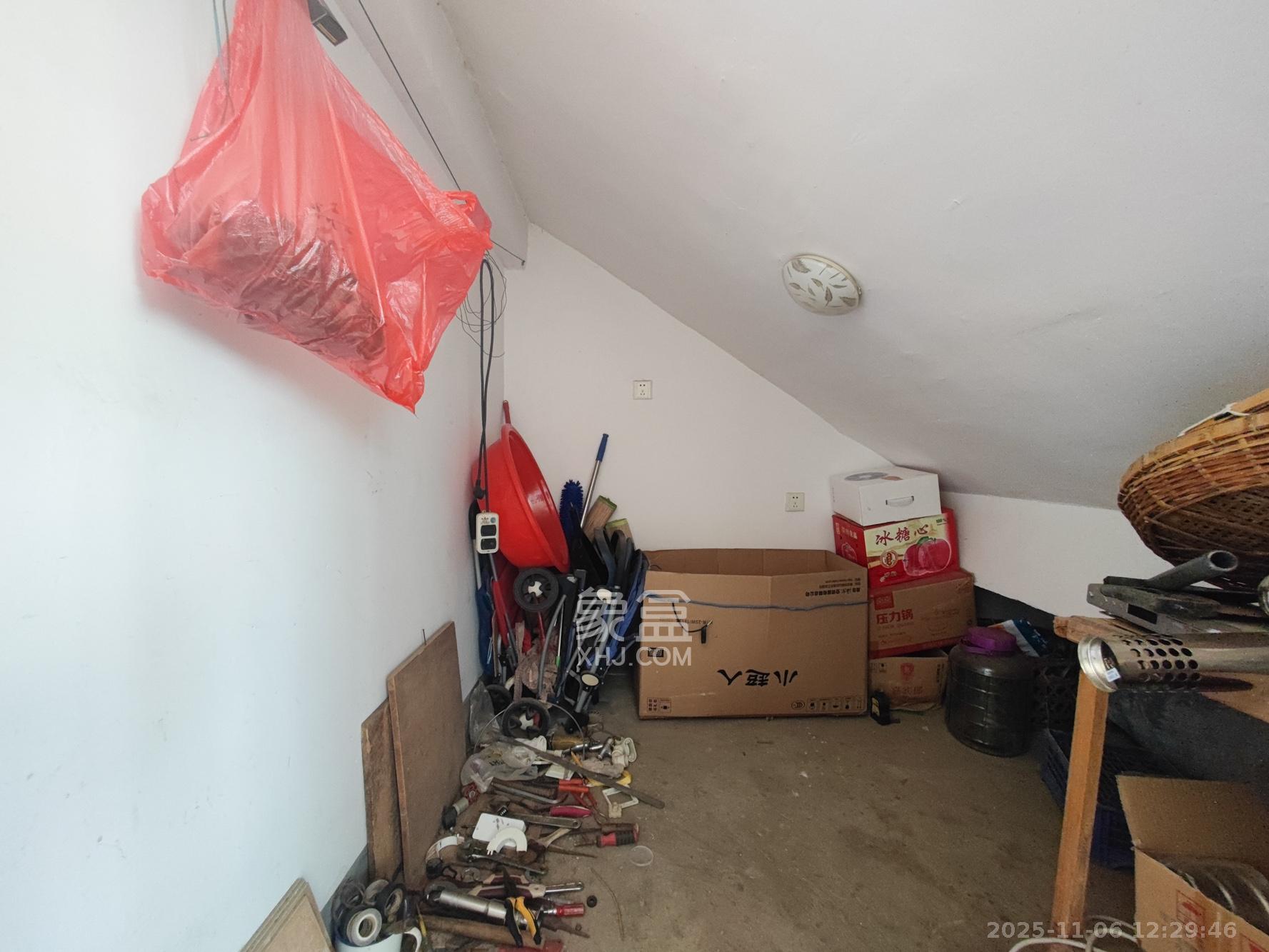 鄱阳小区  5室2厅2卫    70.0万其他