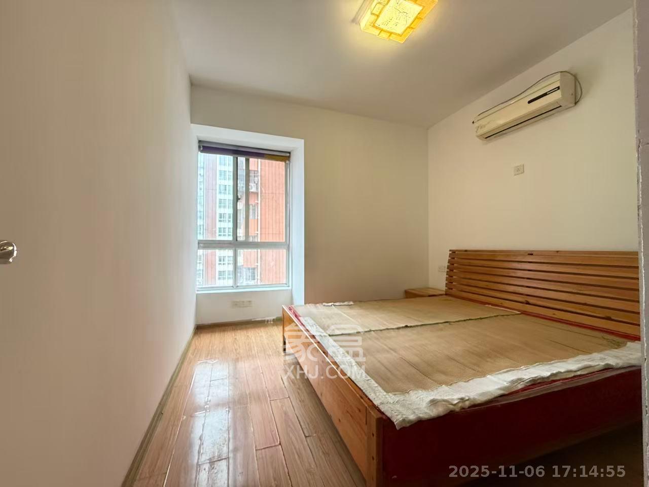 山水华景  3室2厅1卫    2400.0元/月室内图