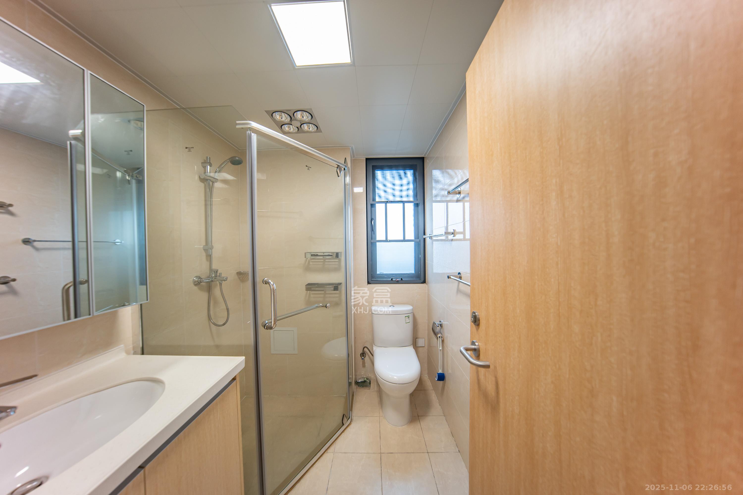 兰亭湾畔  3室2厅2卫    135.0万卫生间