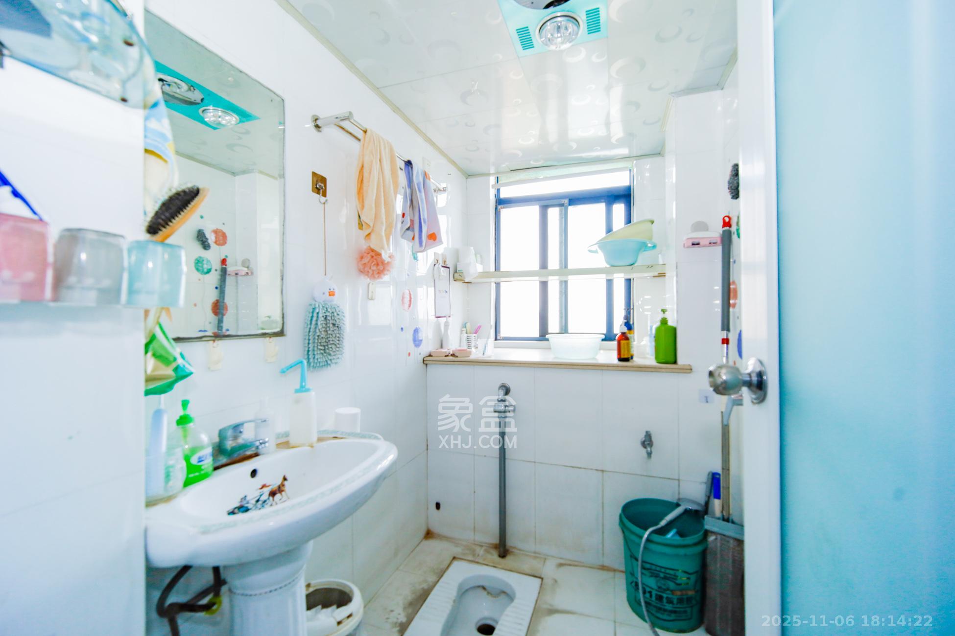 加加大街（华景苑）  2室2厅1卫    54.0万卫生间