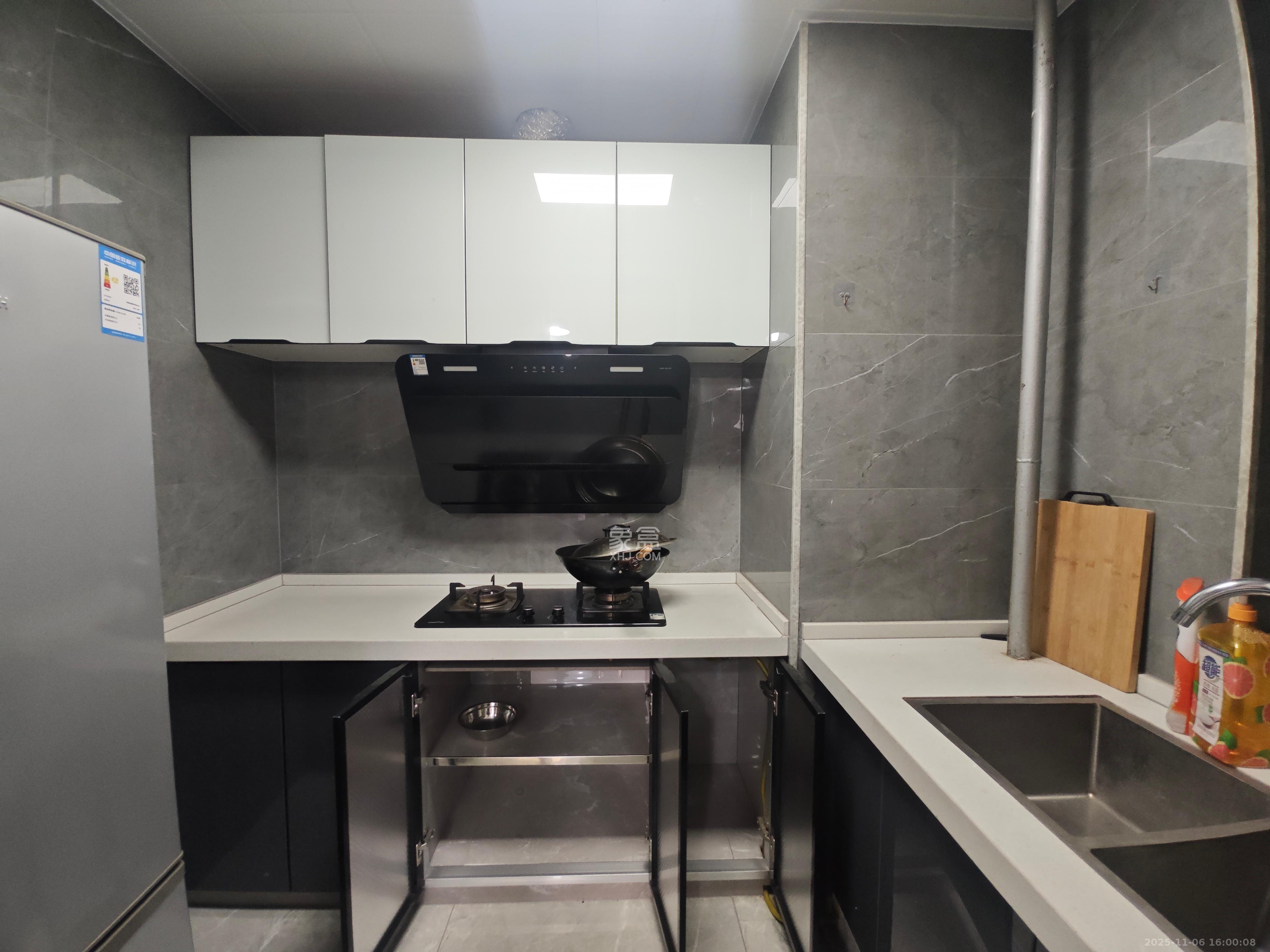 卓越浅水湾  3室2厅2卫    2500.0元/月室内图