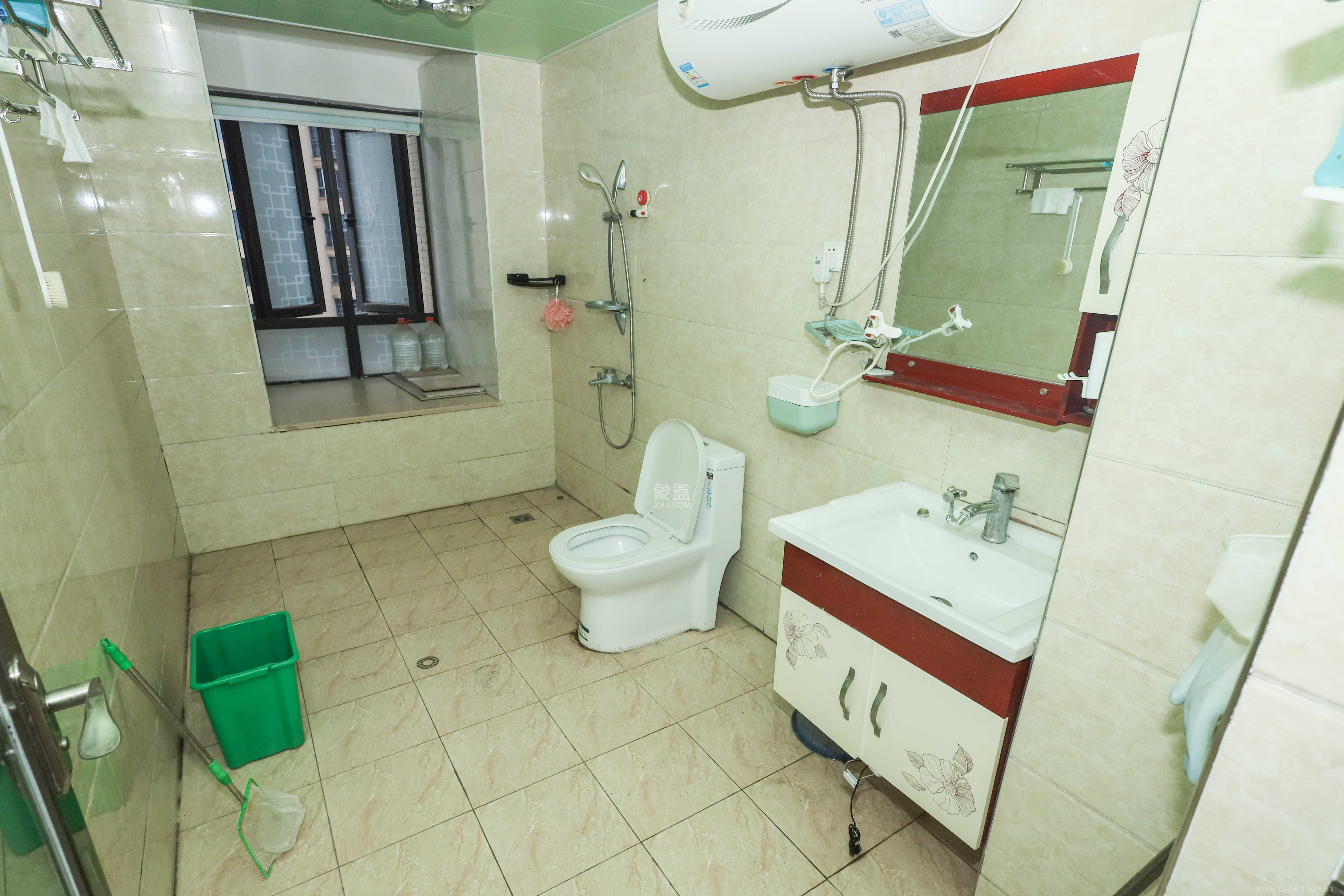 保利麓谷林语F区 4室2厅2卫 120.0万 保利麓谷林语F区 4室2厅2卫 120.0万卫生间