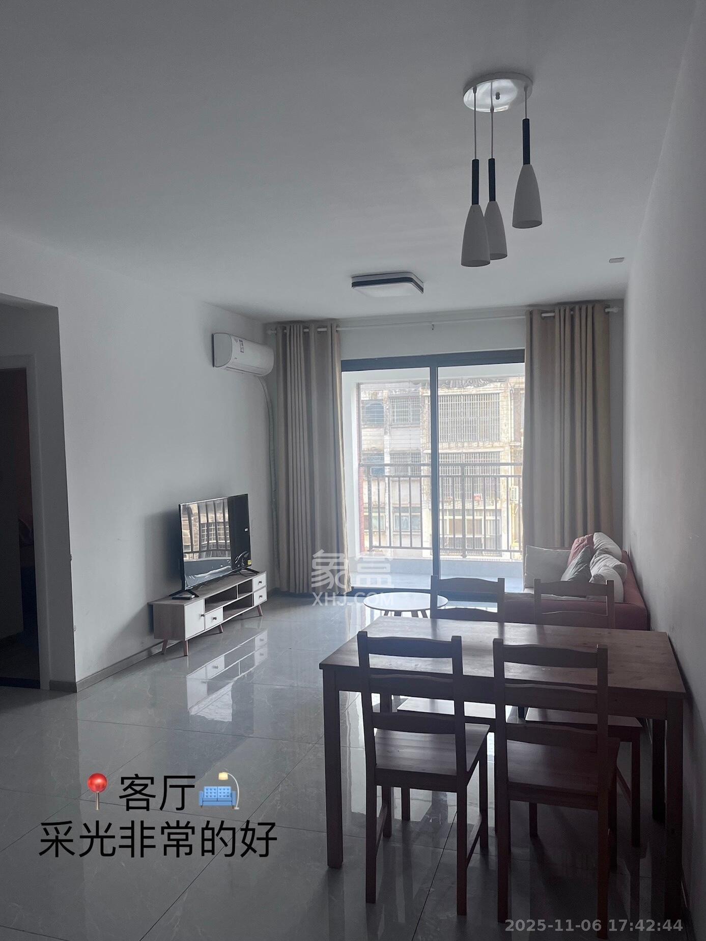 鑫远翡丽郡（鑫远翡丽雅苑）  4室2厅2卫    2800.0元/月室内图