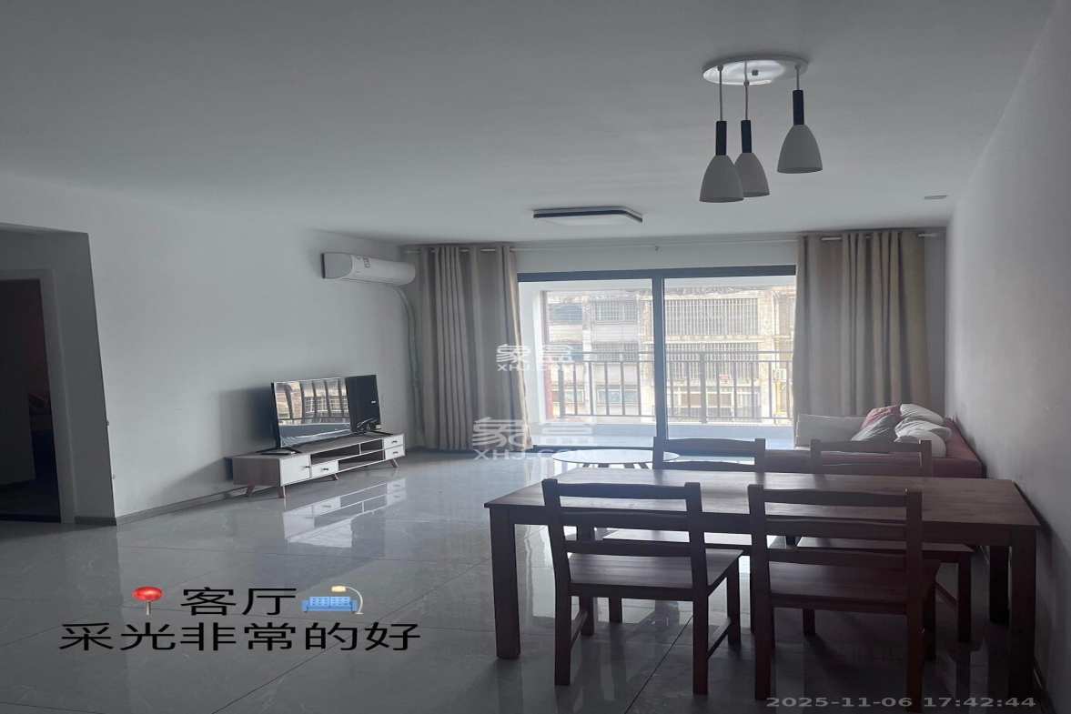 鑫远翡丽郡(鑫远翡丽雅苑) 4室2厅2卫 2800.0元/月 鑫远翡丽郡(鑫远翡丽雅苑) 4室2厅2卫 2800.0元/月室内图