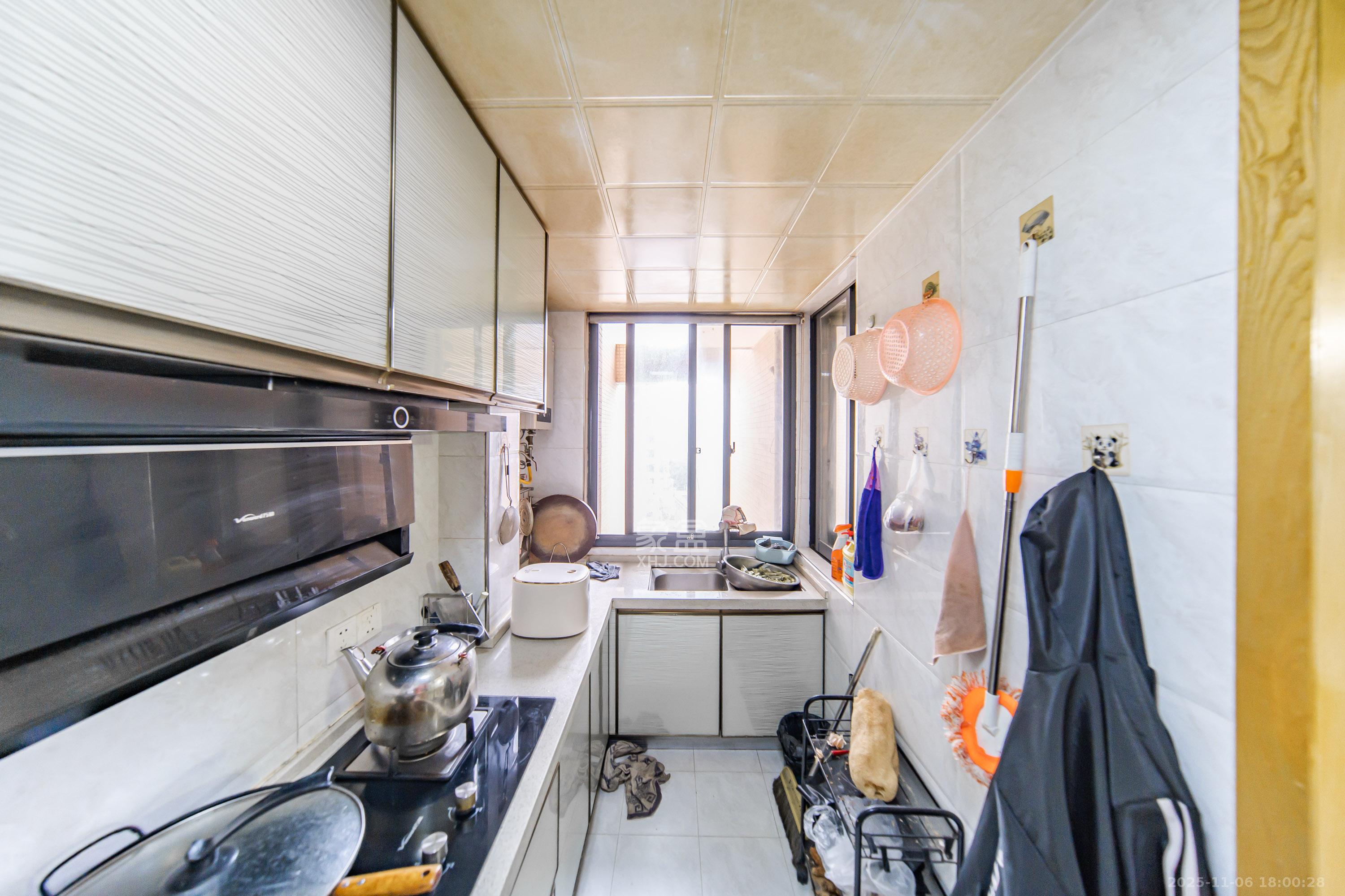 领航江阁 3室2厅1卫 90.0万 领航江阁 3室2厅1卫 90.0万厨房