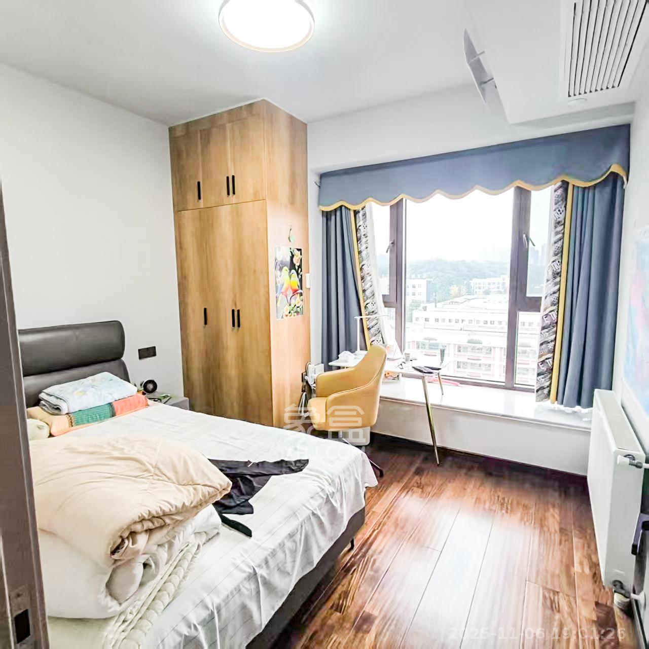 咸嘉新村嘉华苑  5室2厅2卫    187.0万卧室