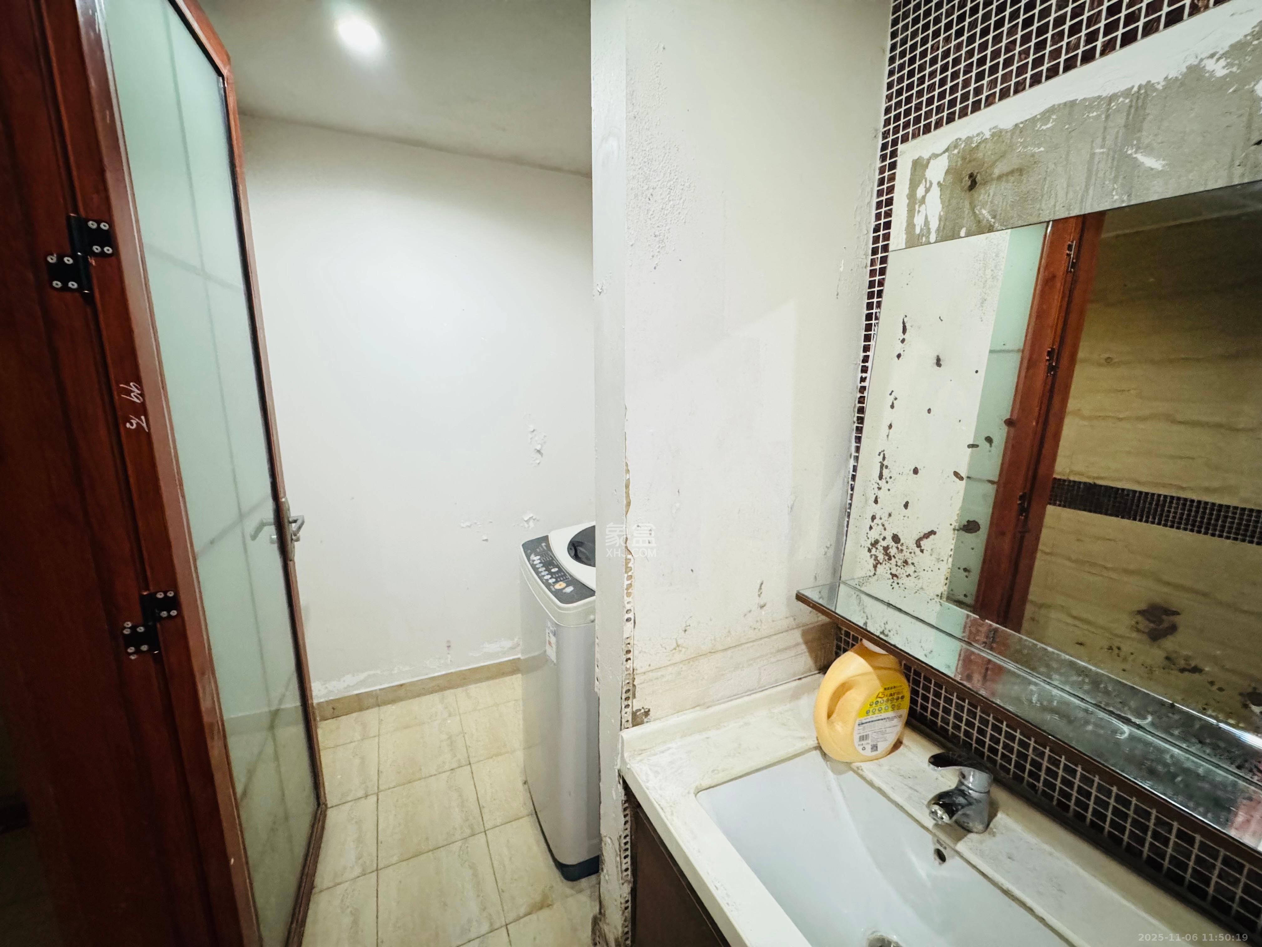 万科城市花园  3室2厅2卫    2400.0元/月室内图