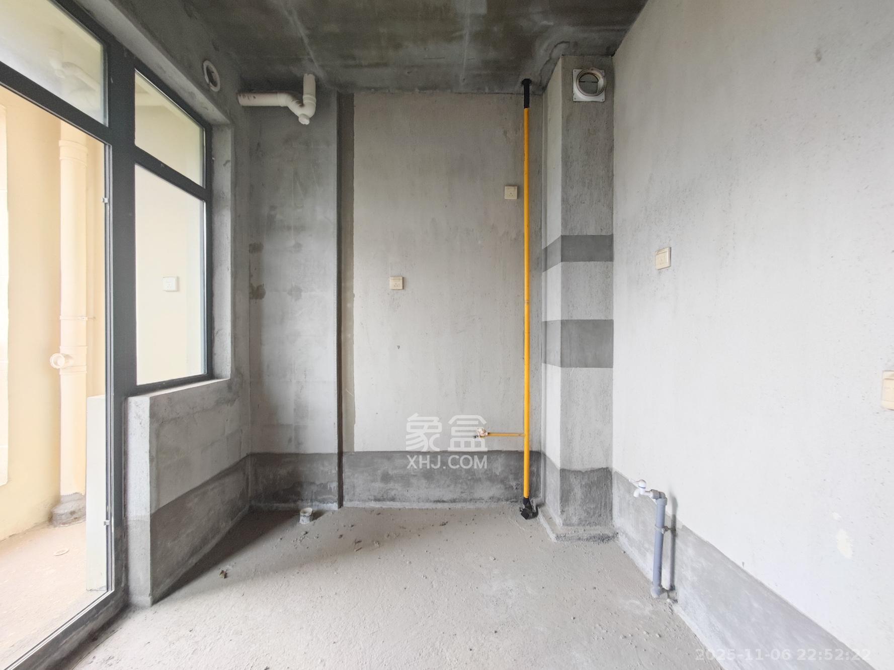 五矿万境园  4室2厅2卫    175.0万厨房