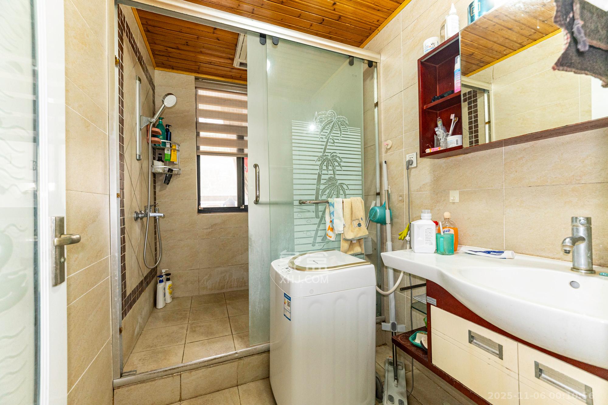 鹏基诺亚山林 5室2厅1卫 238.0万 鹏基诺亚山林 5室2厅1卫 238.0万卫生间