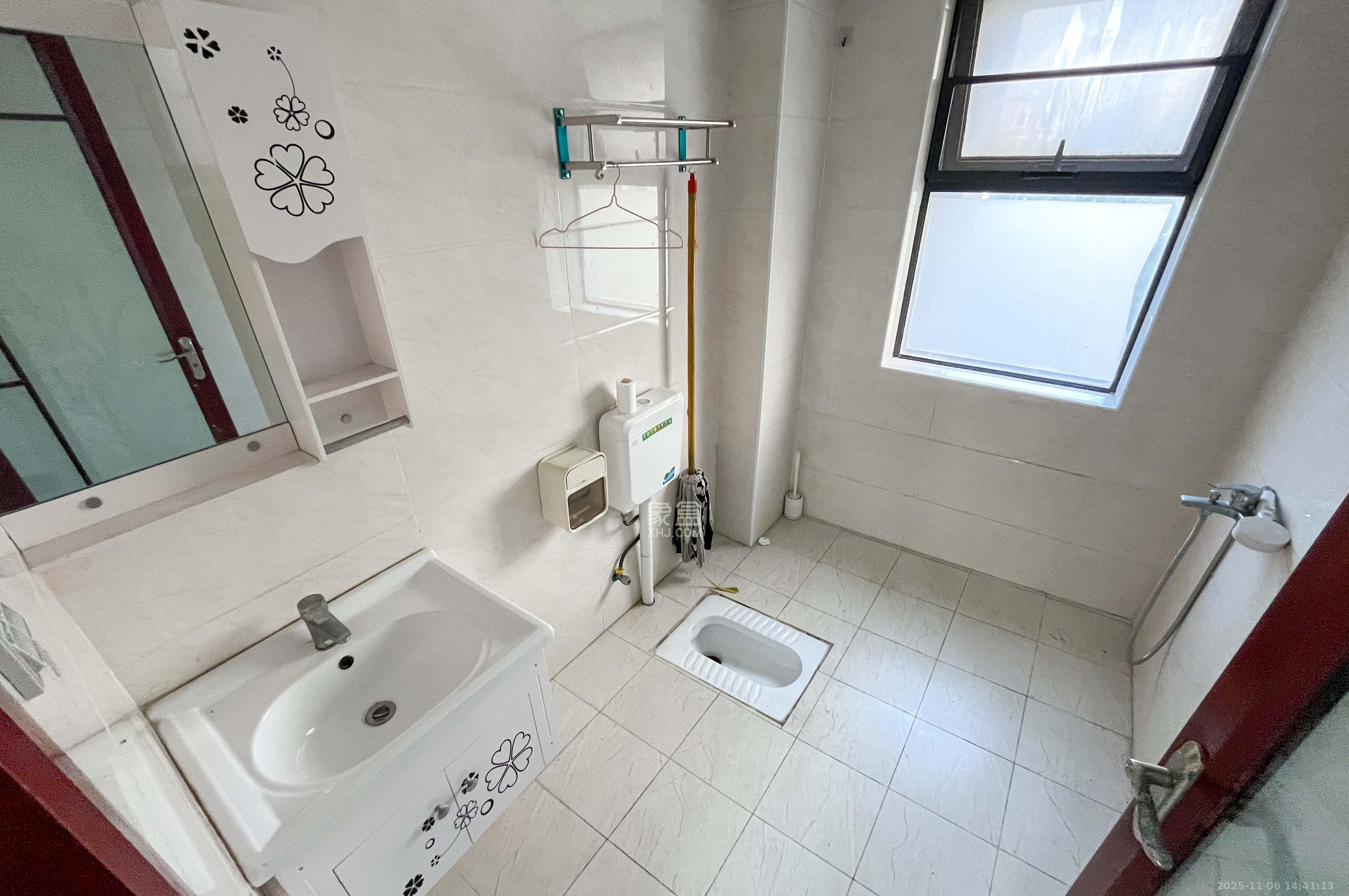 中海梅溪湖壹号  3室2厅2卫    158.0万卫生间