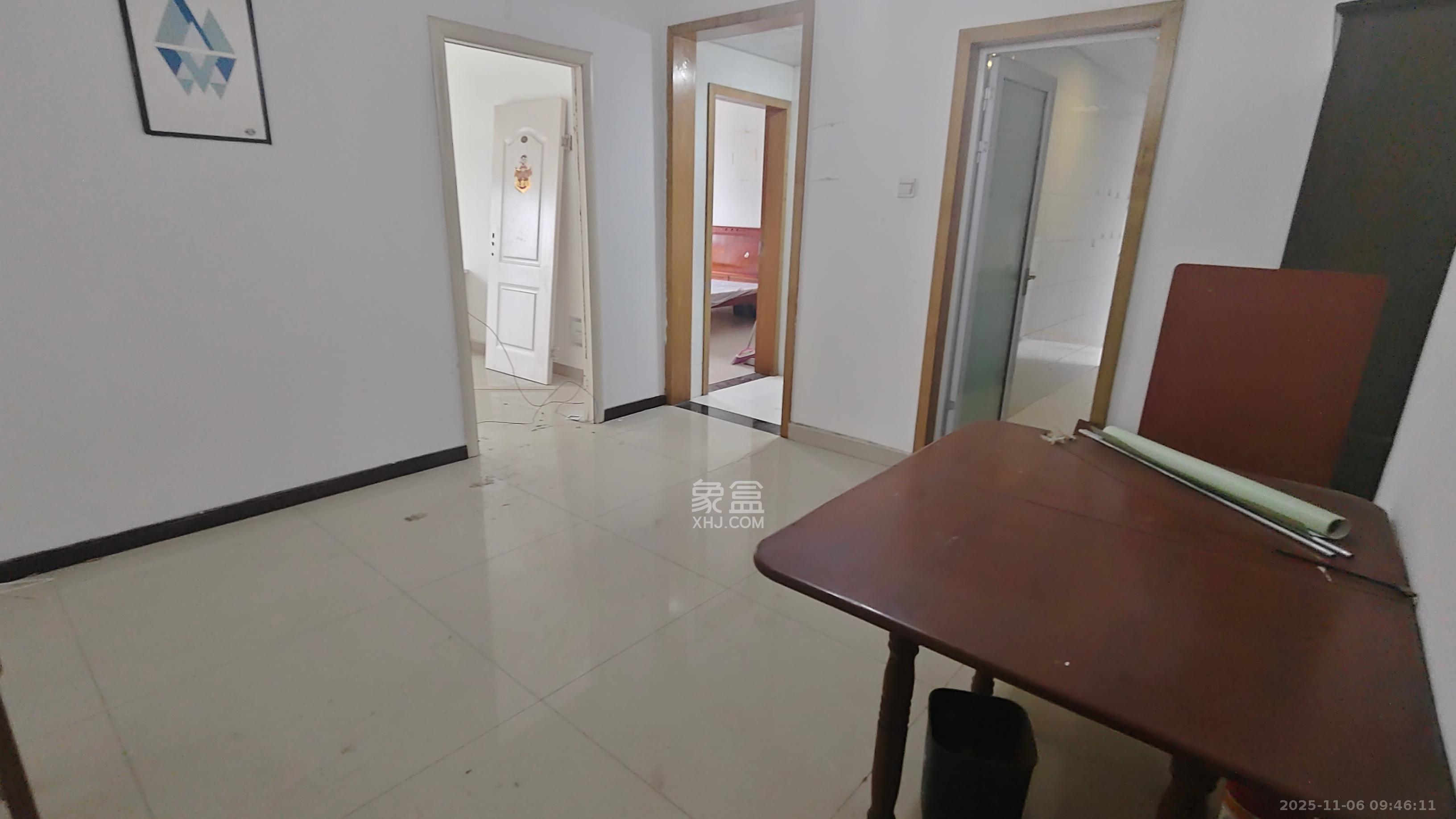 麓山润城  3室2厅1卫    2000.0元/月室内图