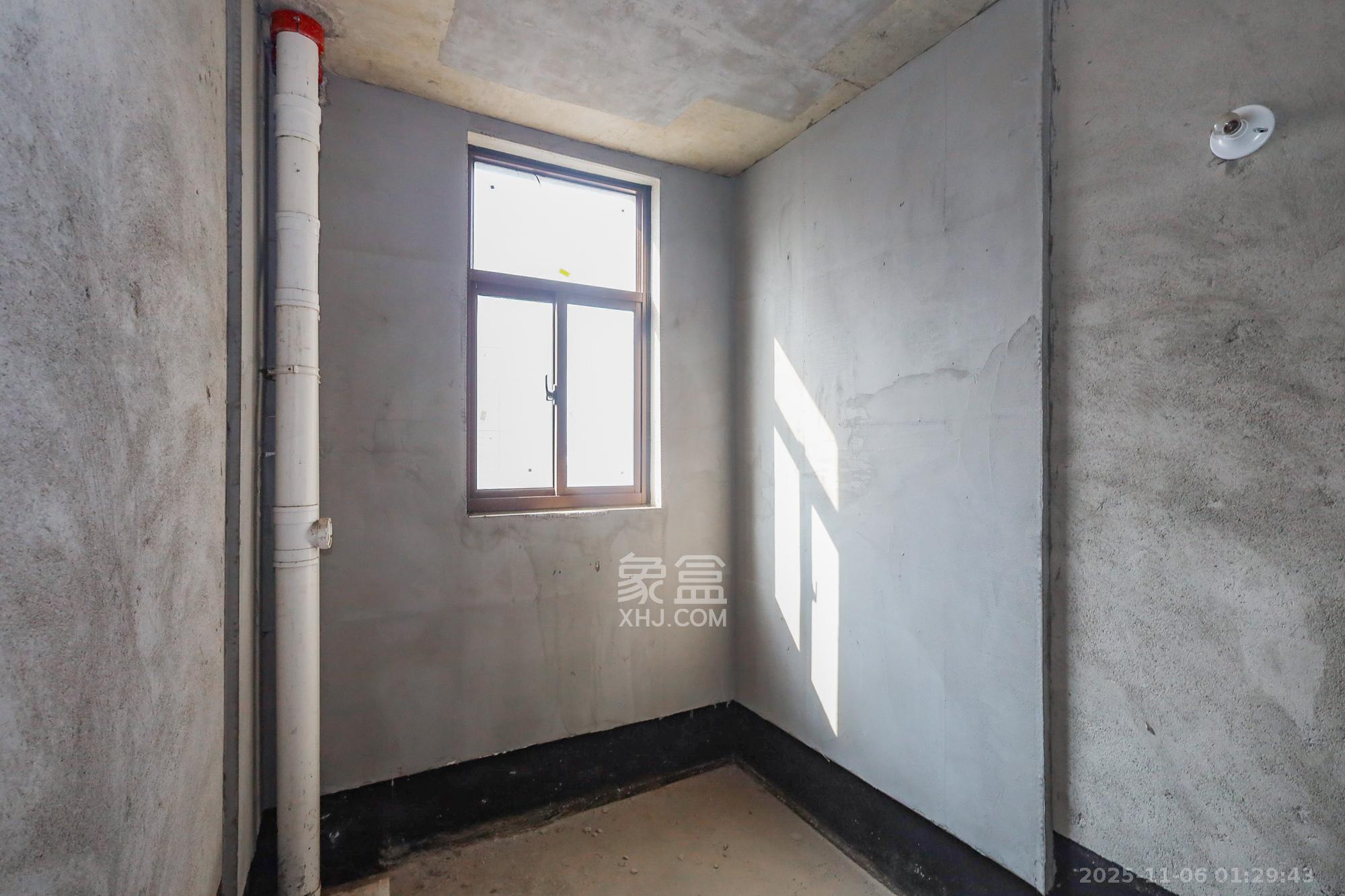 阳光丽城二期  4室2厅2卫    190.0万卫生间