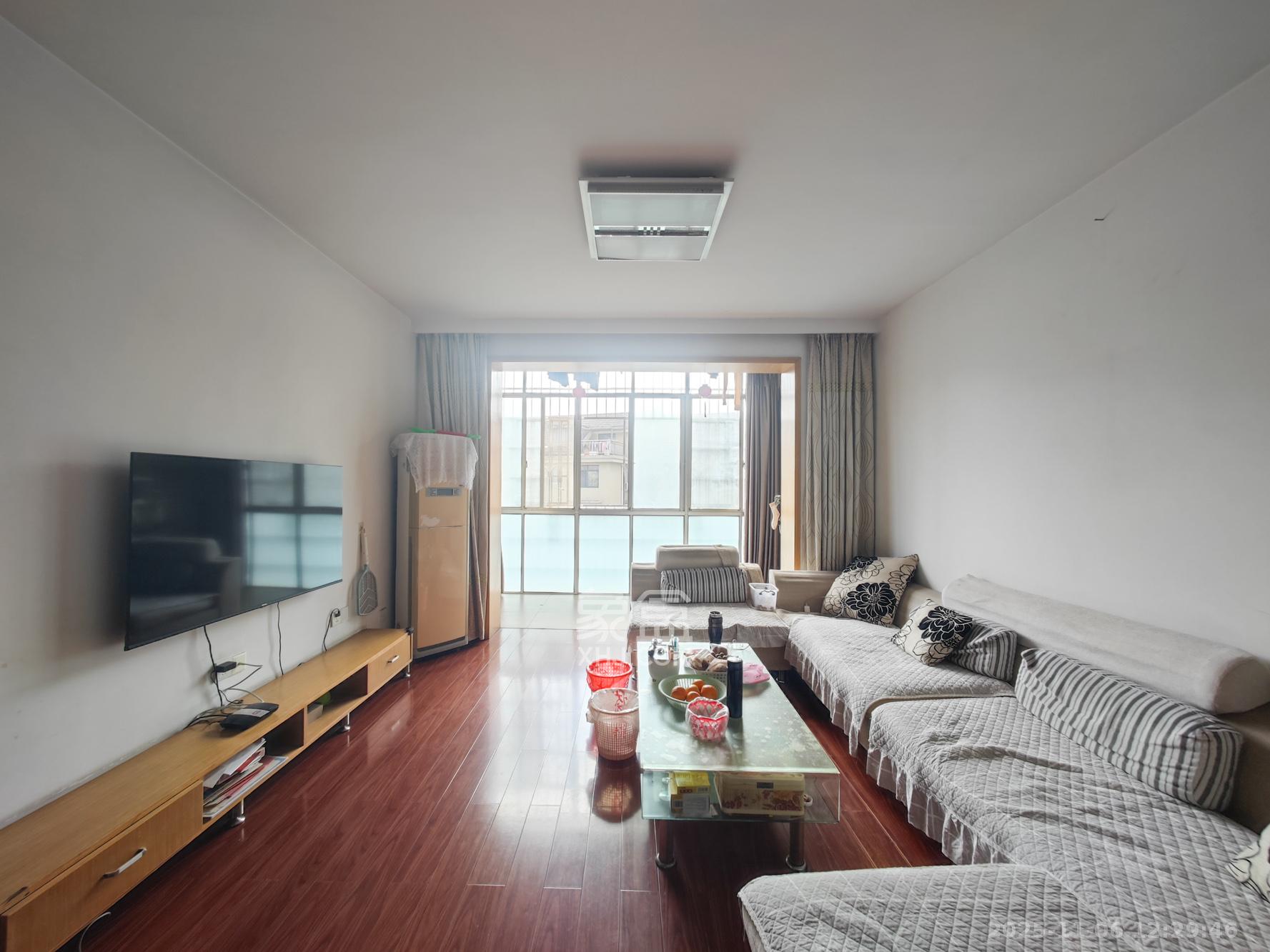 鄱阳小区  5室2厅2卫    70.0万