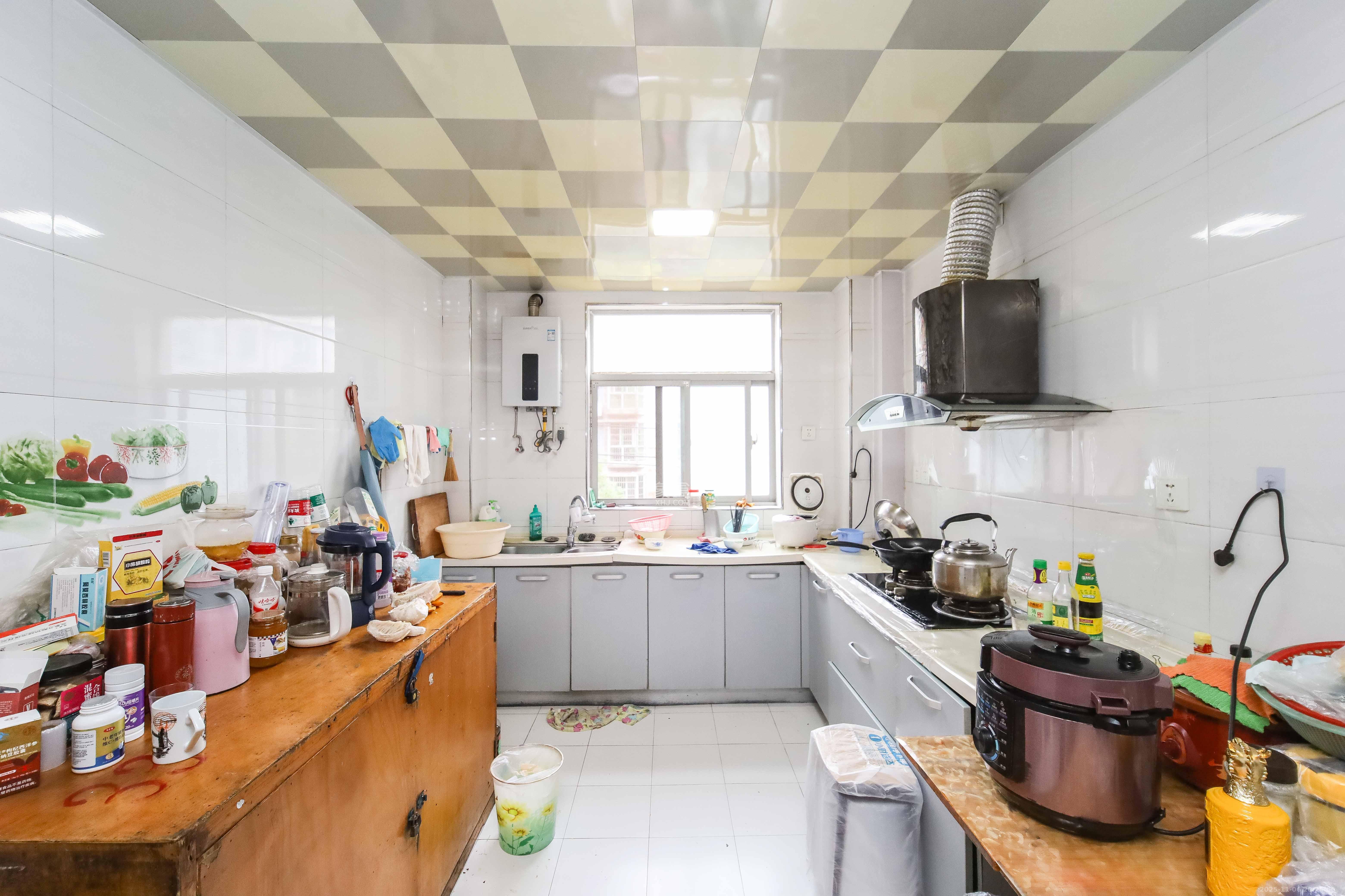 金龙苑  1室0厅0卫    120.0万厨房