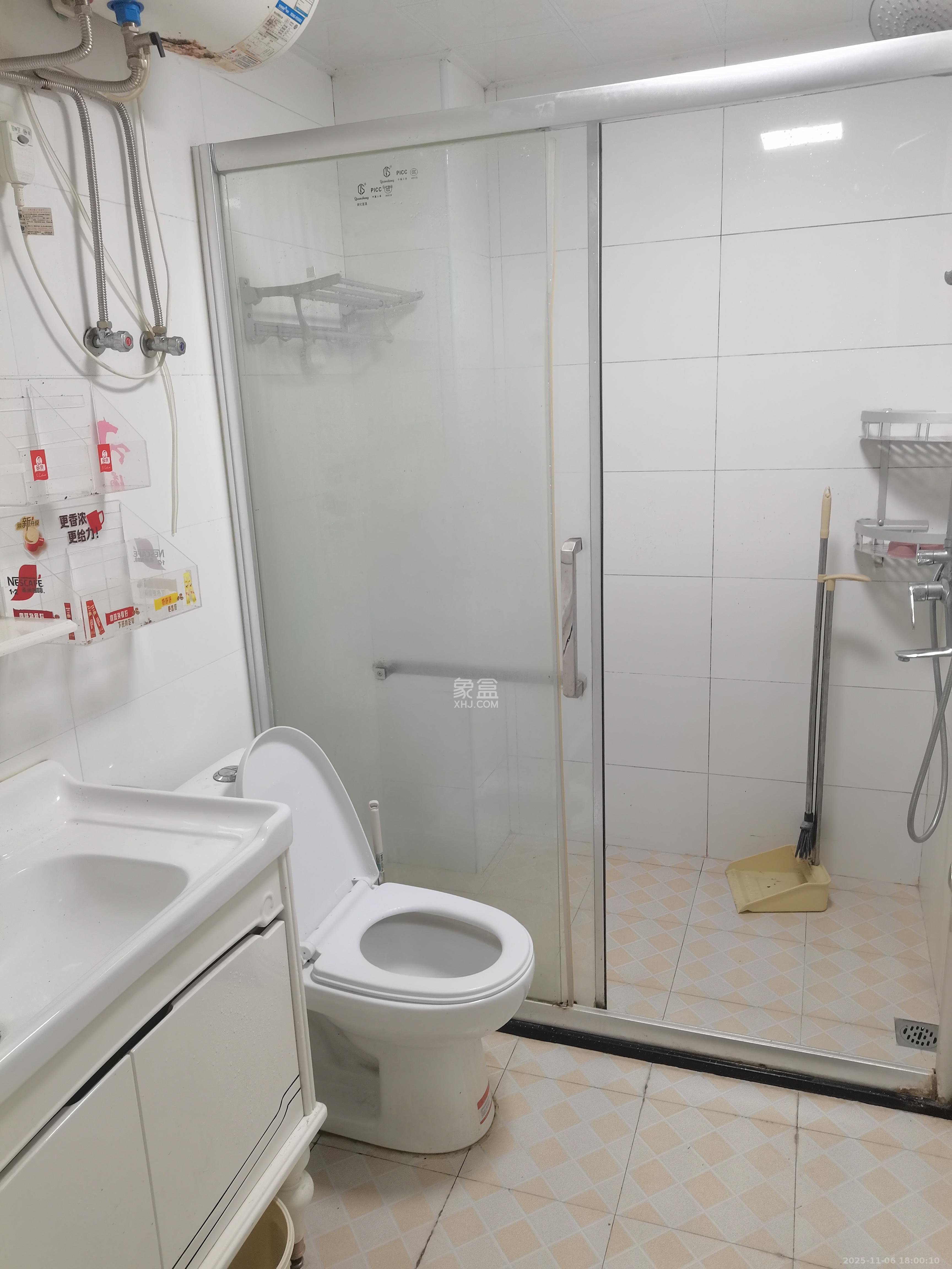 燕山街社区 2室1厅1卫 2200.0元/月 燕山街社区 2室1厅1卫 2200.0元/月室内图