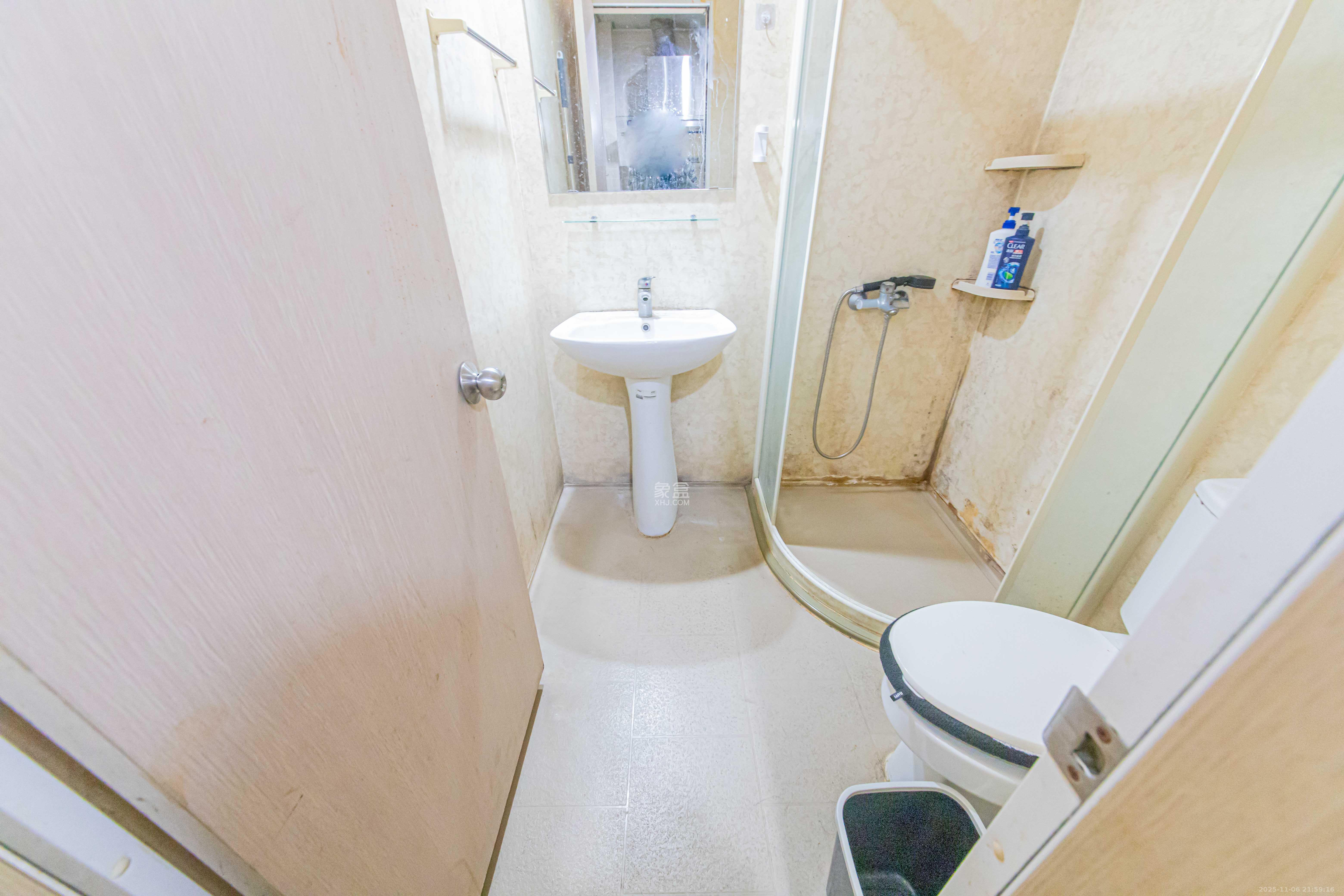 花漾年华(桂花园) 1室1厅1卫 36.0万 花漾年华(桂花园) 1室1厅1卫 36.0万卫生间