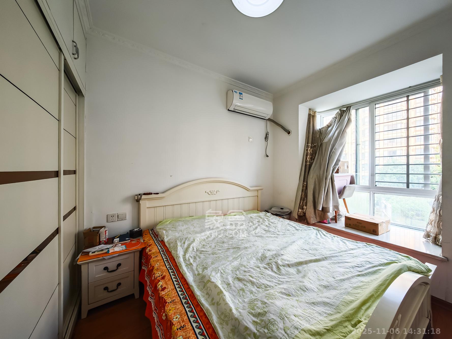 山语城一期  3室2厅2卫    80.0万卧室