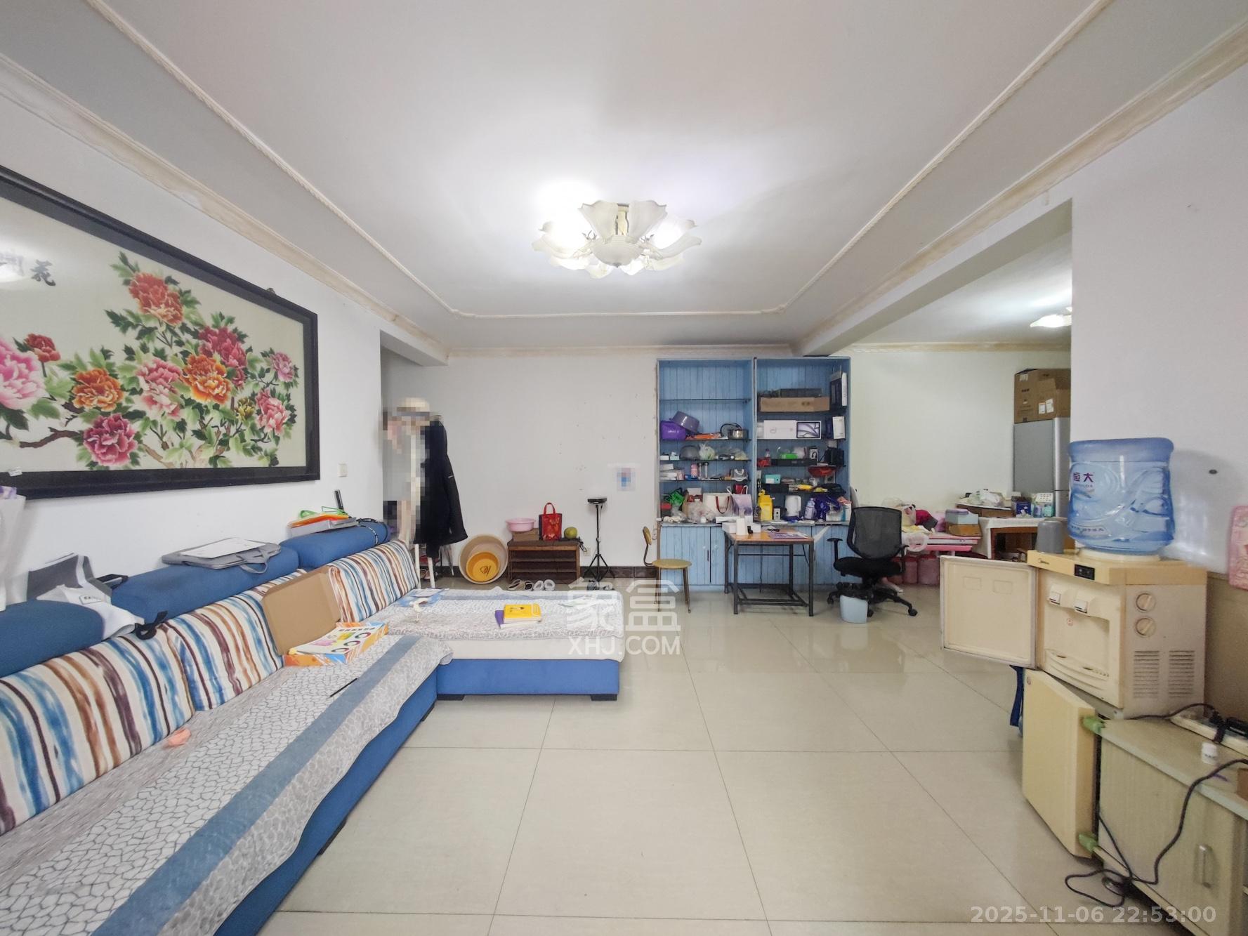 红星商贸城 3室2厅2卫 50.0万 红星商贸城 3室2厅2卫 50.0万客厅