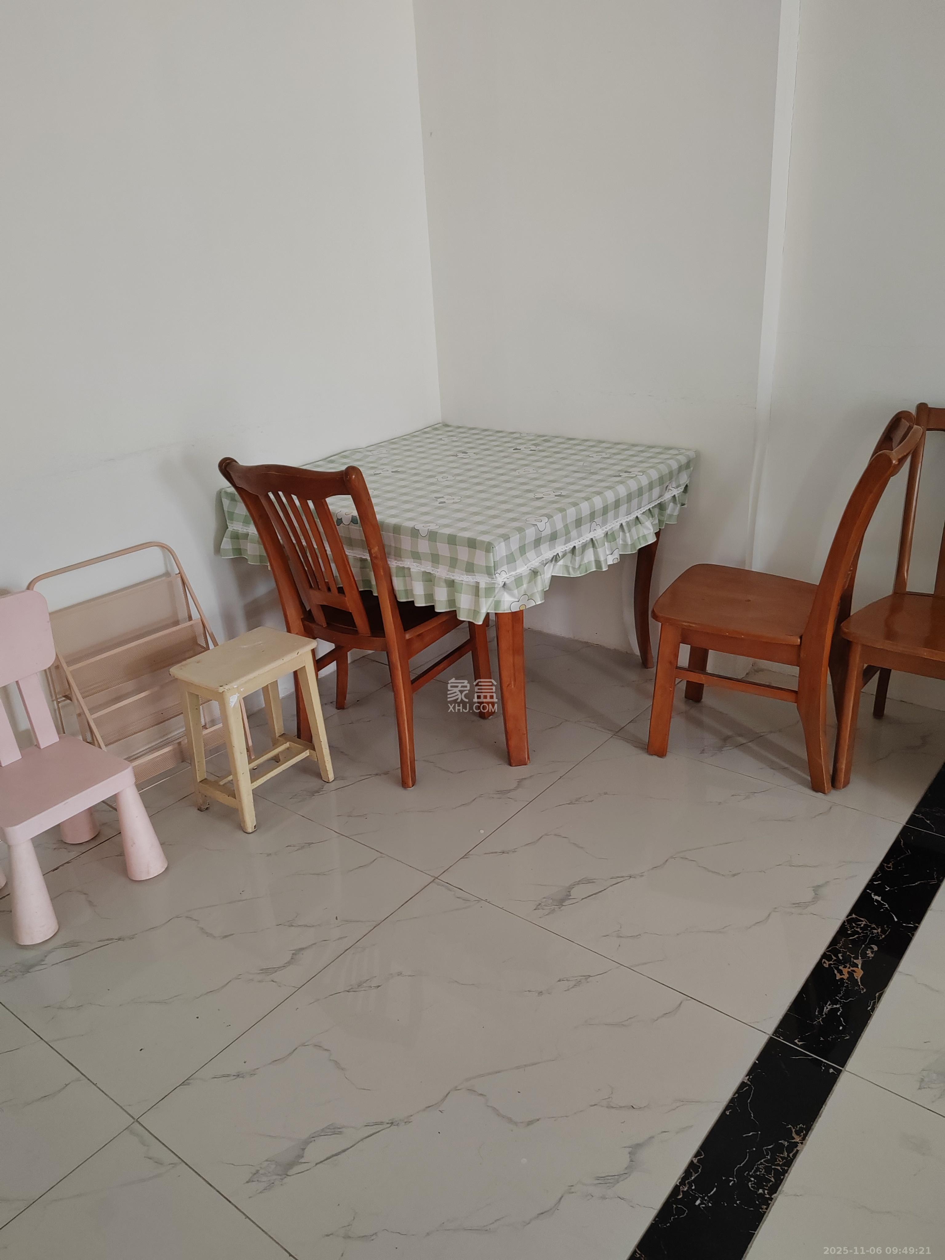 保利城(中航城国际社区、郡原美村) 3室2厅1卫 1900.0元/月 保利城(中航城国际社区、郡原美村) 3室2厅1卫 1900.0元/月室内图