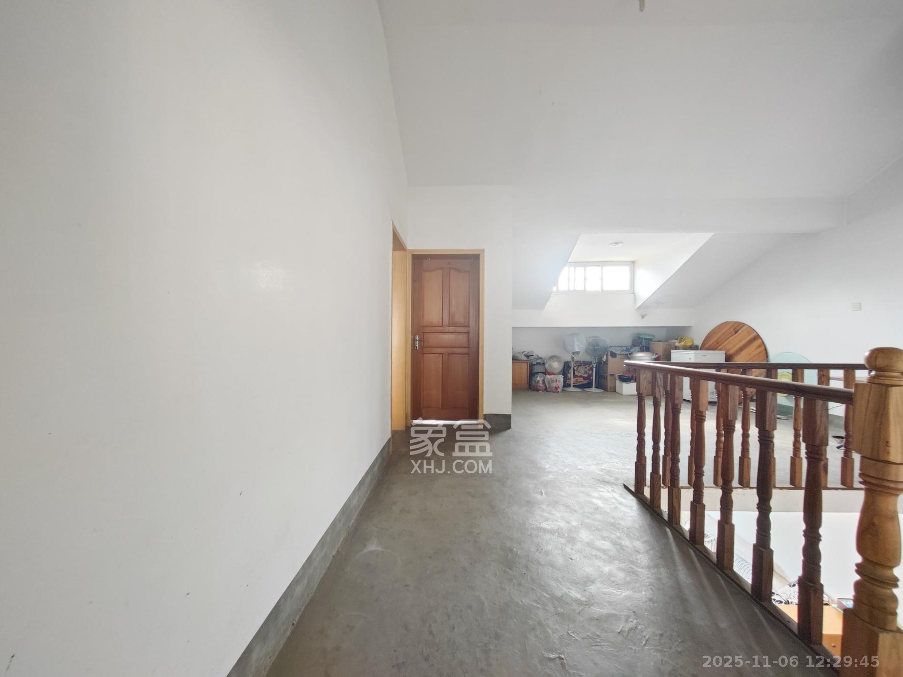 鄱阳小区  5室2厅2卫    70.0万其他