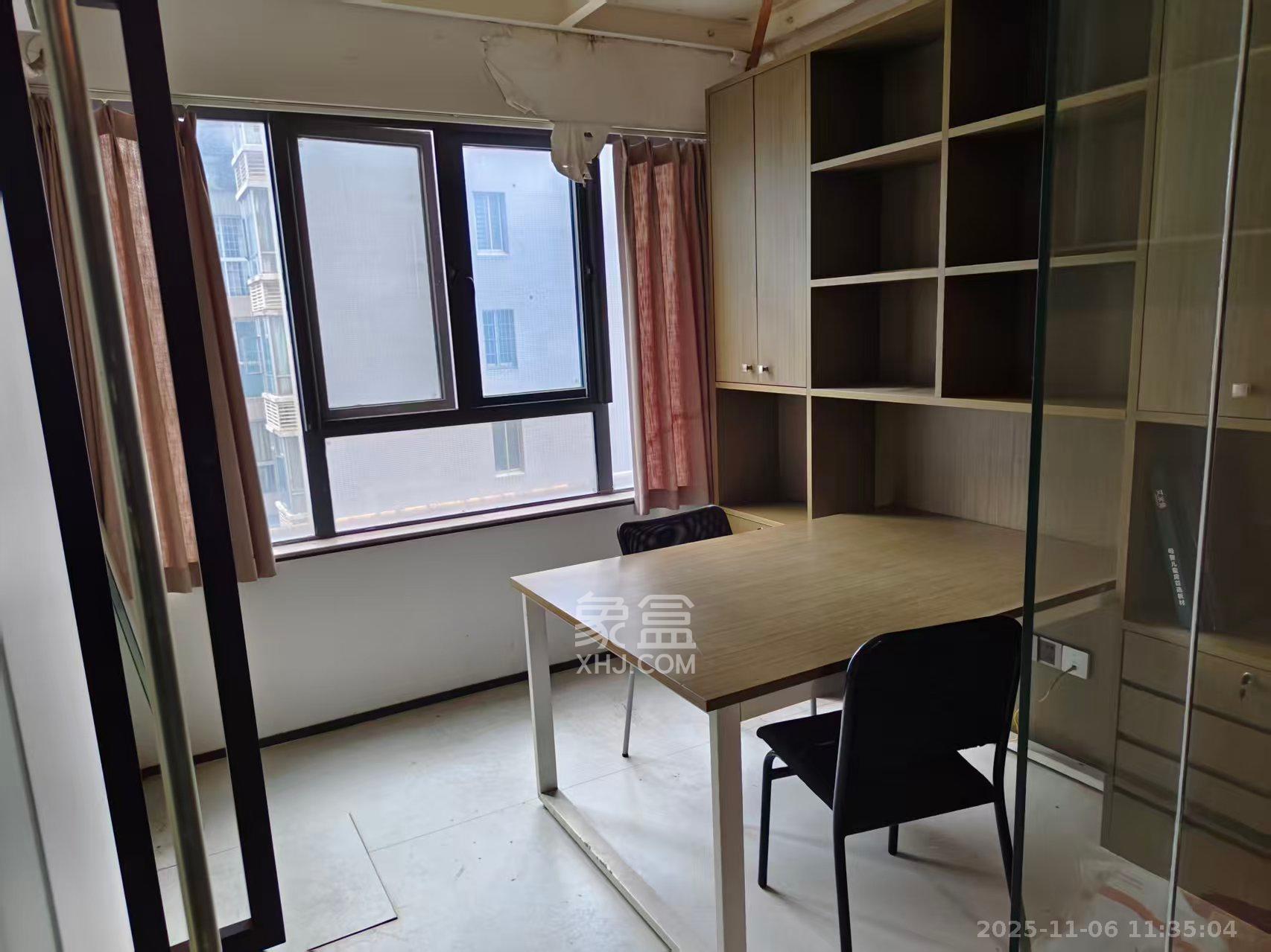 华城广场  1室2厅1卫    12500.0元/月室内图