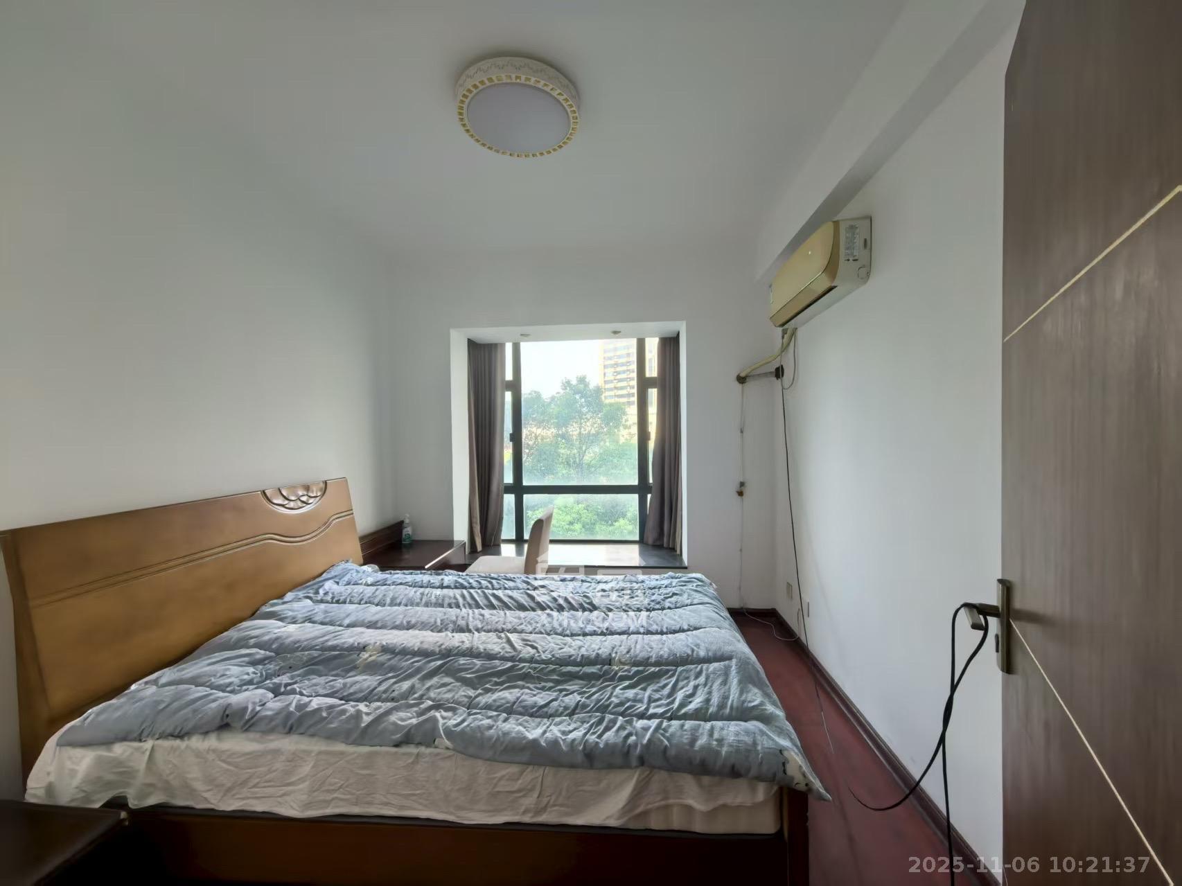 王府花园  3室2厅2卫    2600.0元/月室内图