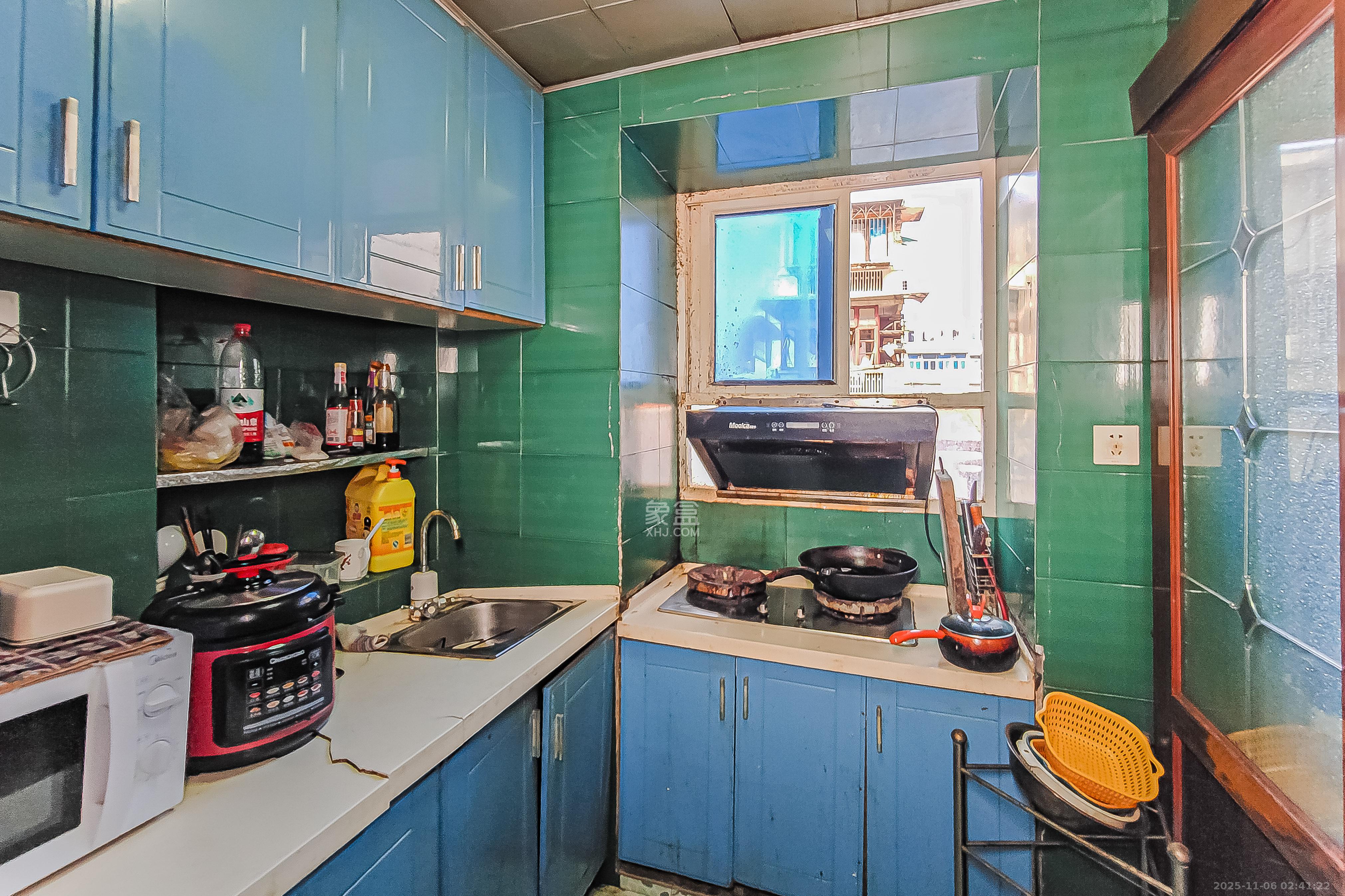 解放四村石子冲 2室1厅1卫 31.8万 解放四村石子冲 2室1厅1卫 31.8万厨房