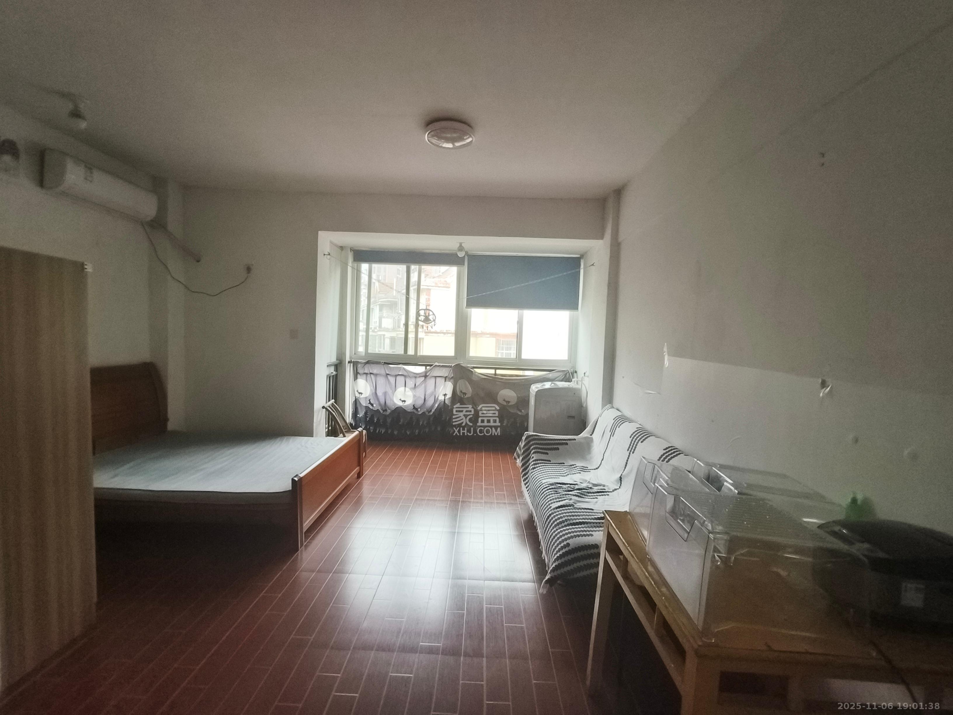 枫华府第  1室1厅1卫    900.0元/月室内图1