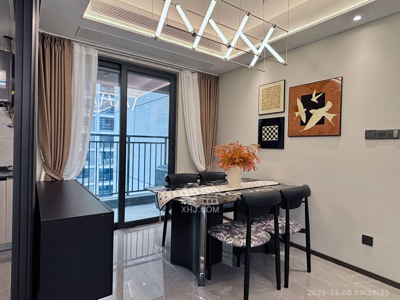 龙湖舜山府  4室2厅2卫    7000.0元/月室内图