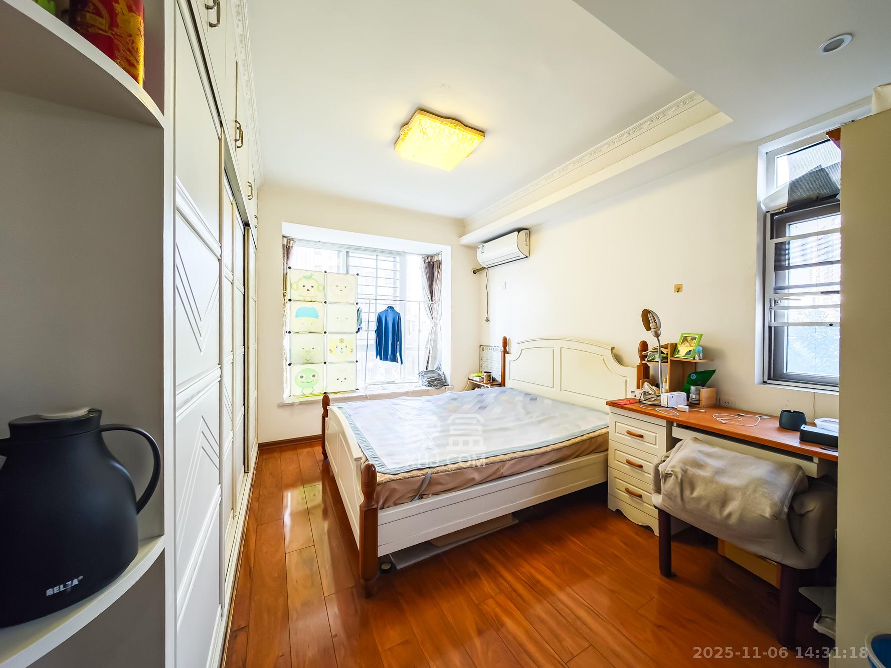 山语城一期  3室2厅2卫    80.0万卧室