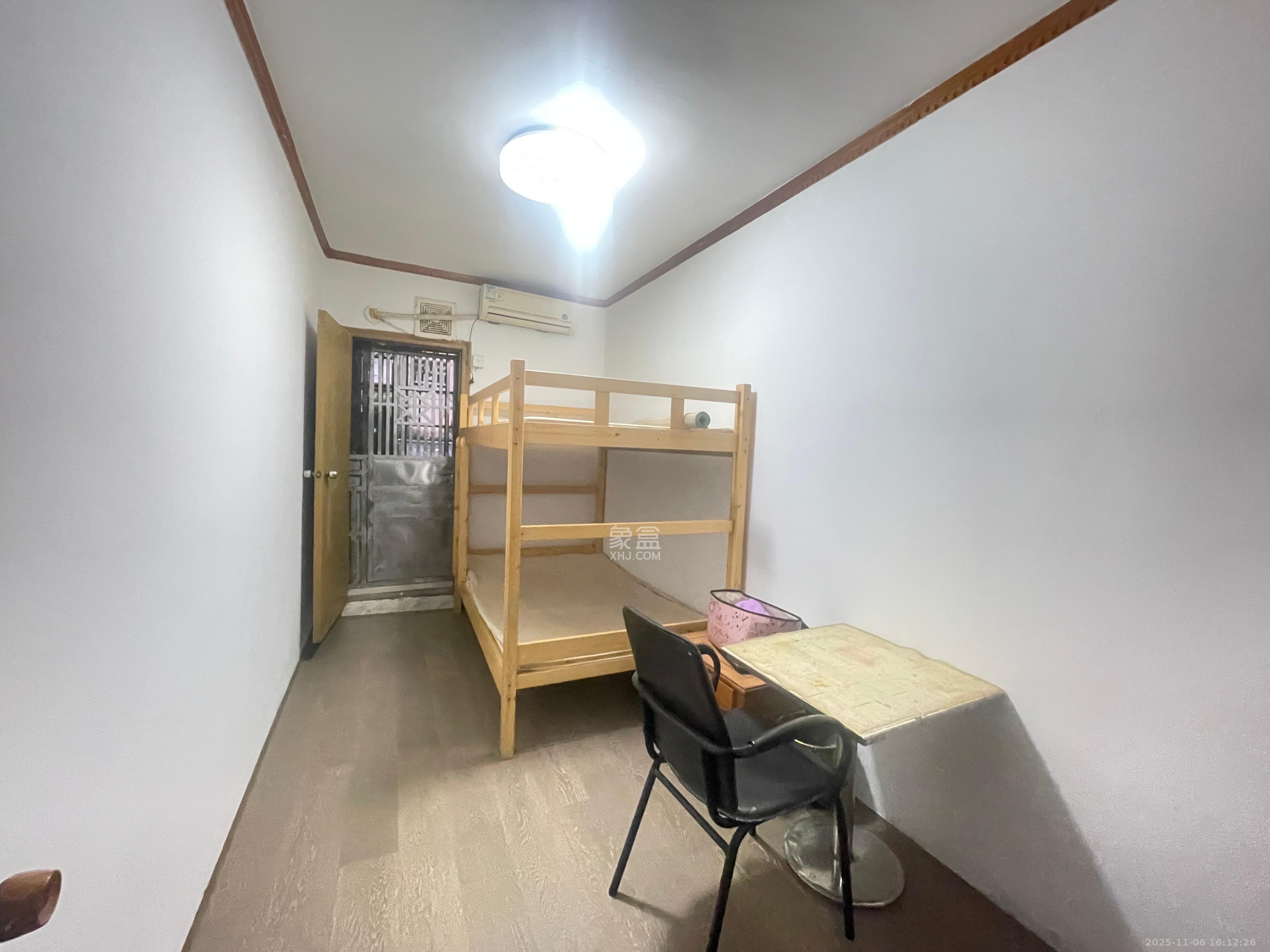 红旗区二片 3室1厅1卫 2000.0元/月 红旗区二片 3室1厅1卫 2000.0元/月室内图