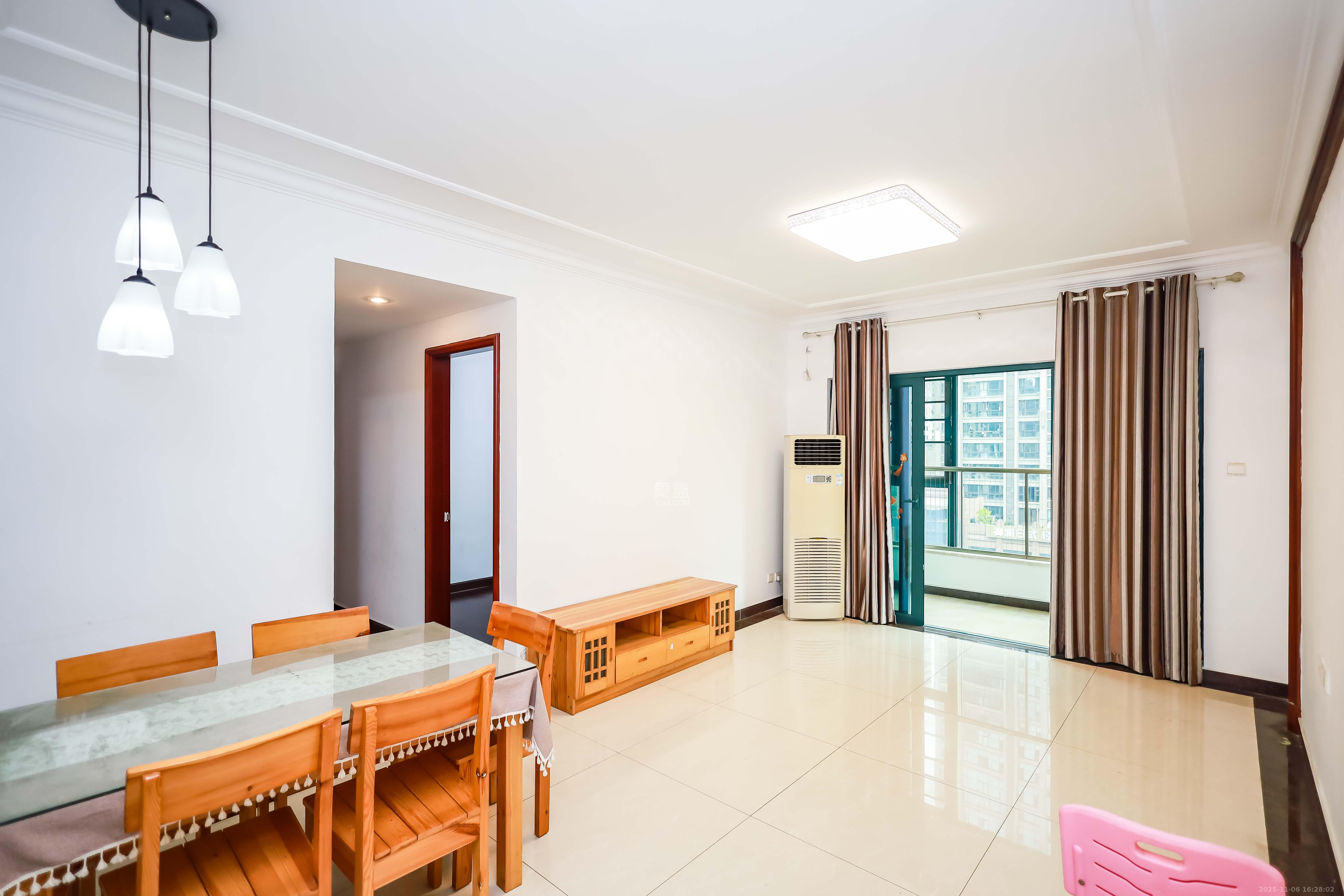 恒大华府  3室2厅1卫    128.0万客厅