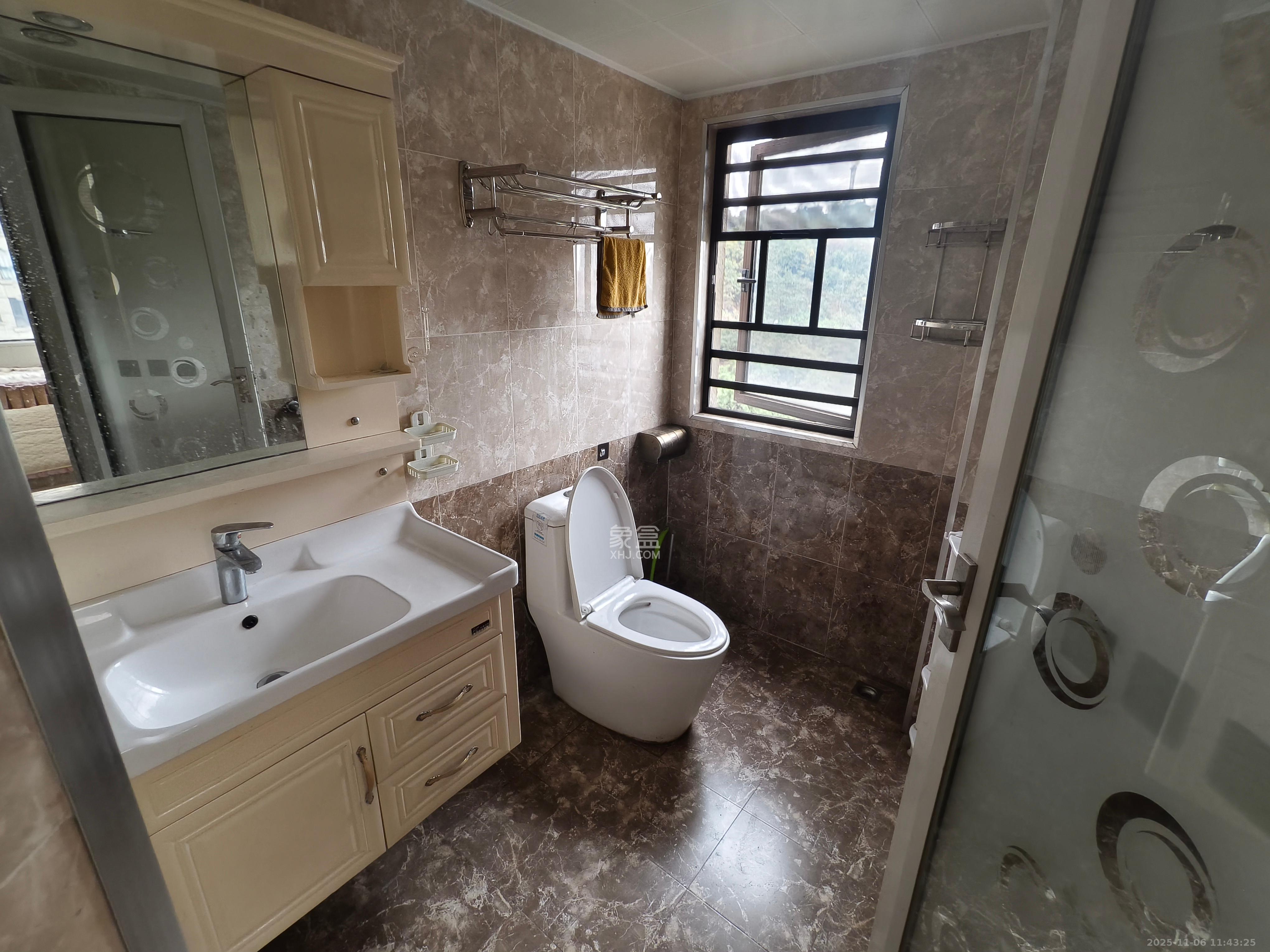 山语城三期  3室2厅2卫    2300.0元/月室内图