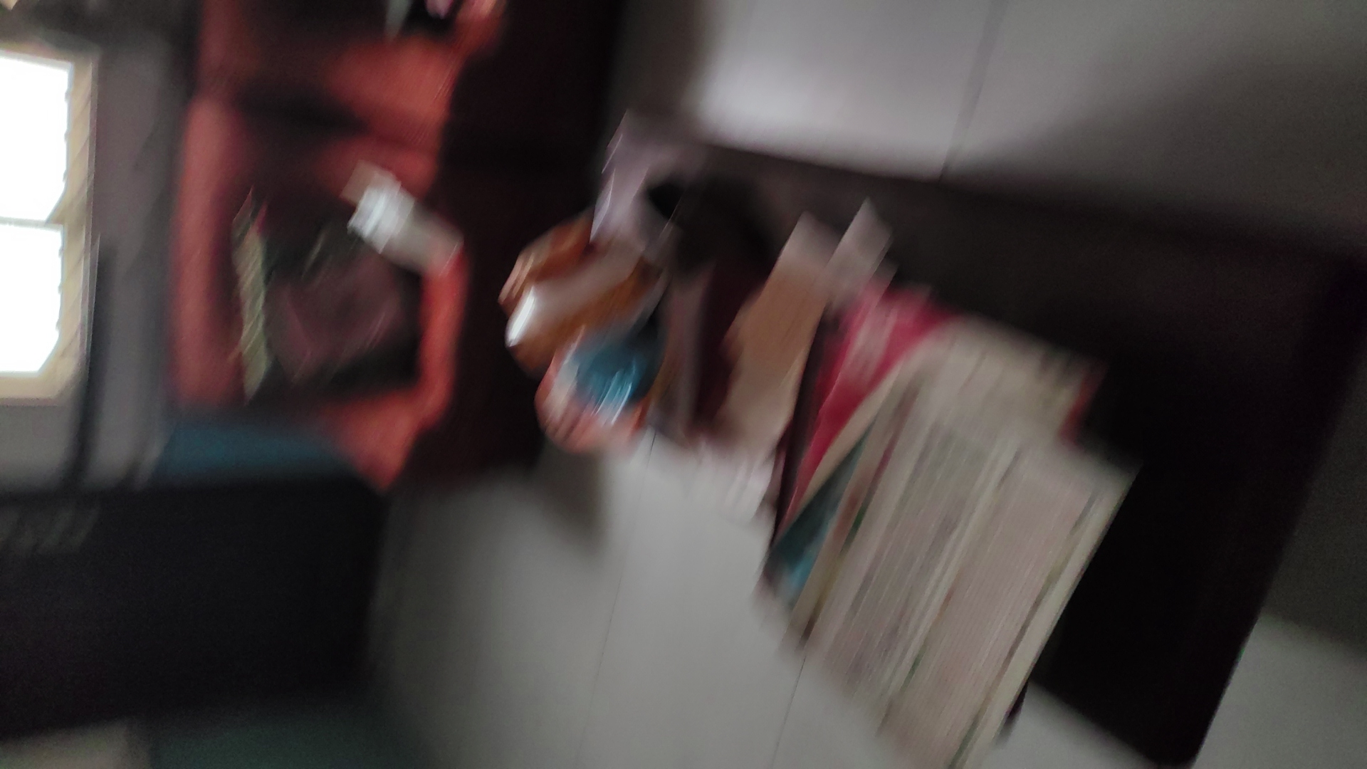 市中心散盘  4室2厅2卫    65.8万客厅