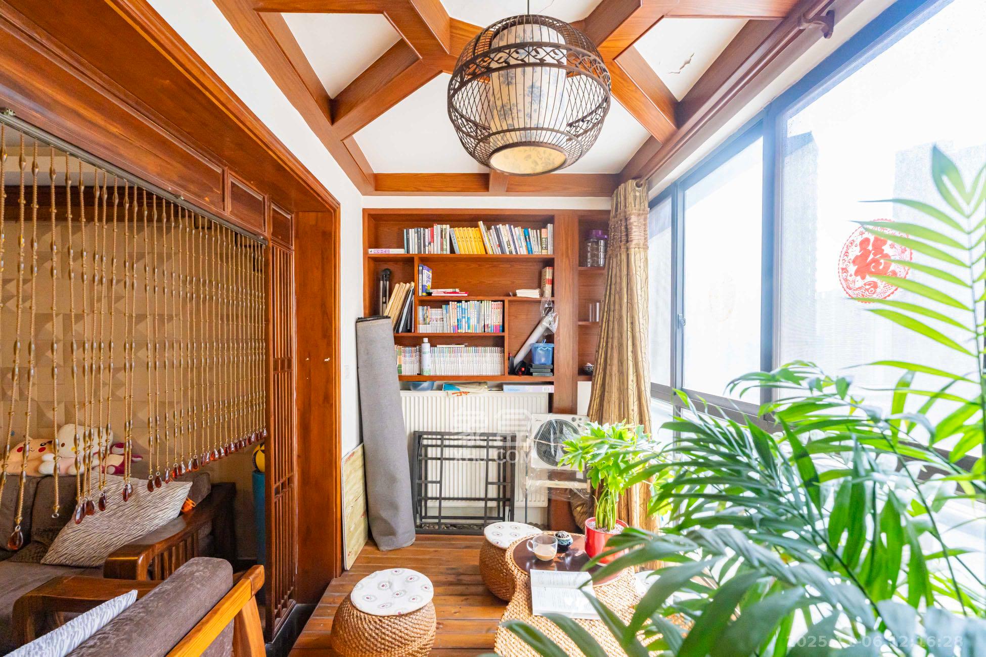 藏珑湖上国际花园  3室2厅2卫    4000.0元/月室内图