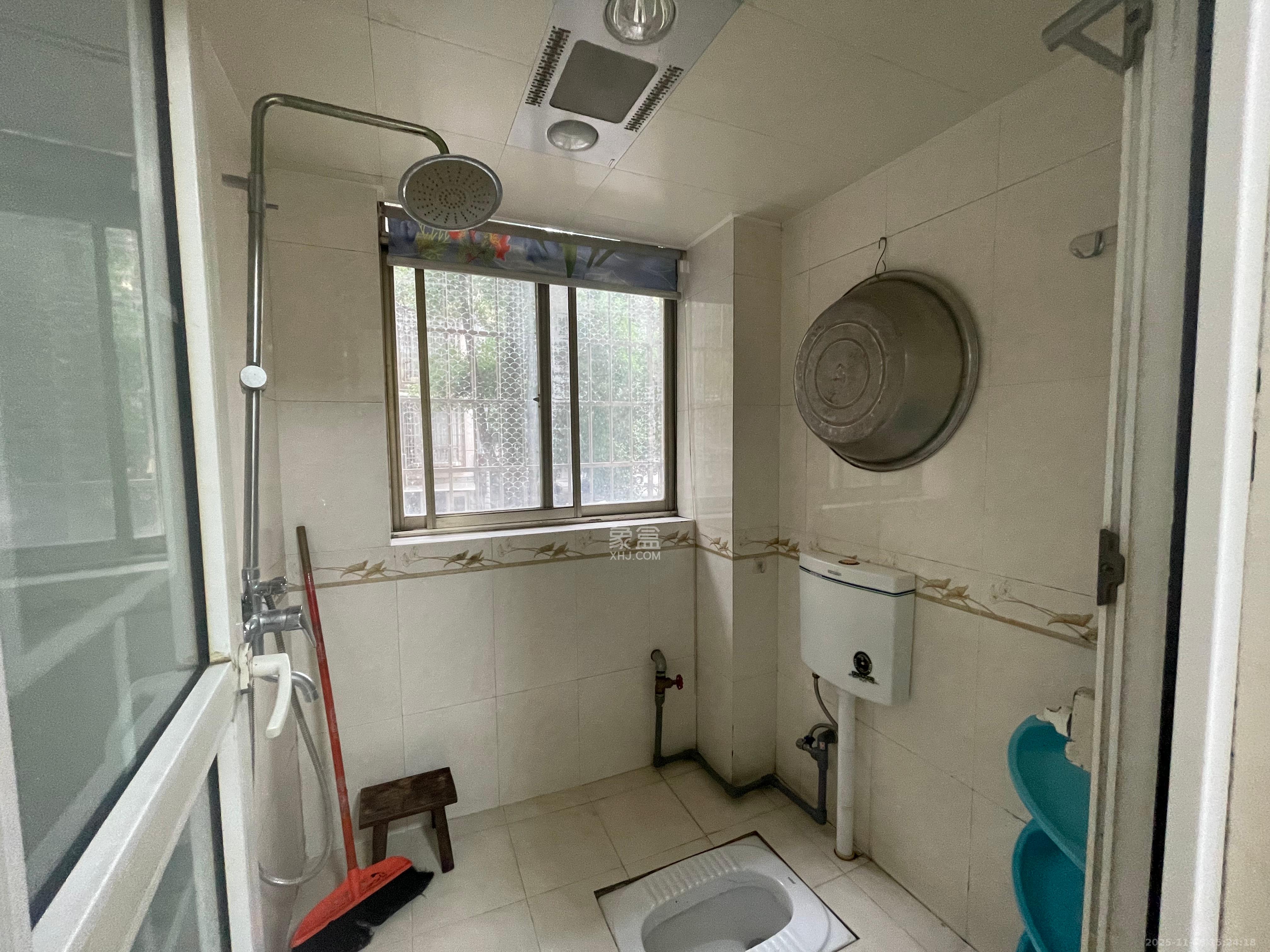 晶鑫小区  3室2厅1卫    2500.0元/月室内图