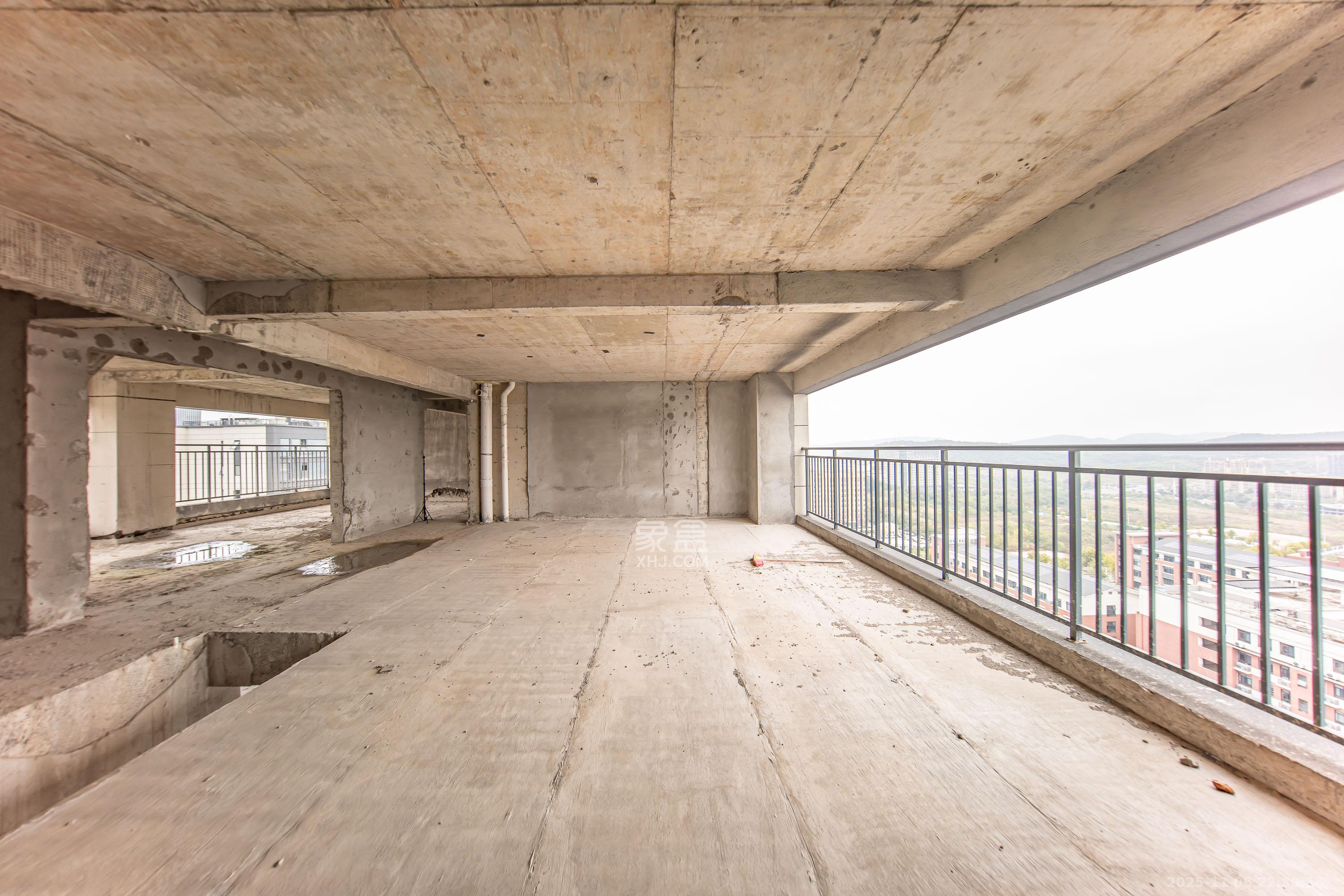 汉唐翰林府  4室2厅2卫    230.0万卧室