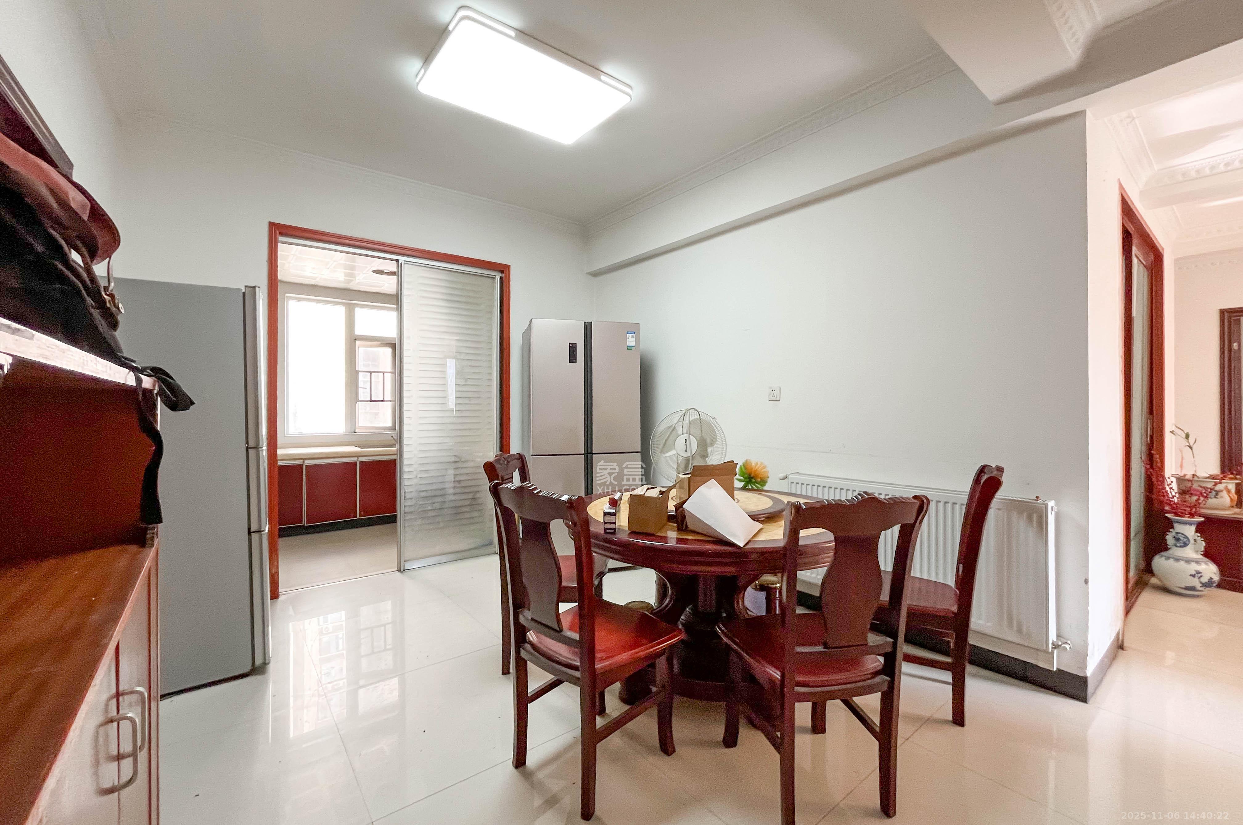 中房F联邦 4室2厅2卫 100.0万 中房F联邦 4室2厅2卫 100.0万客厅