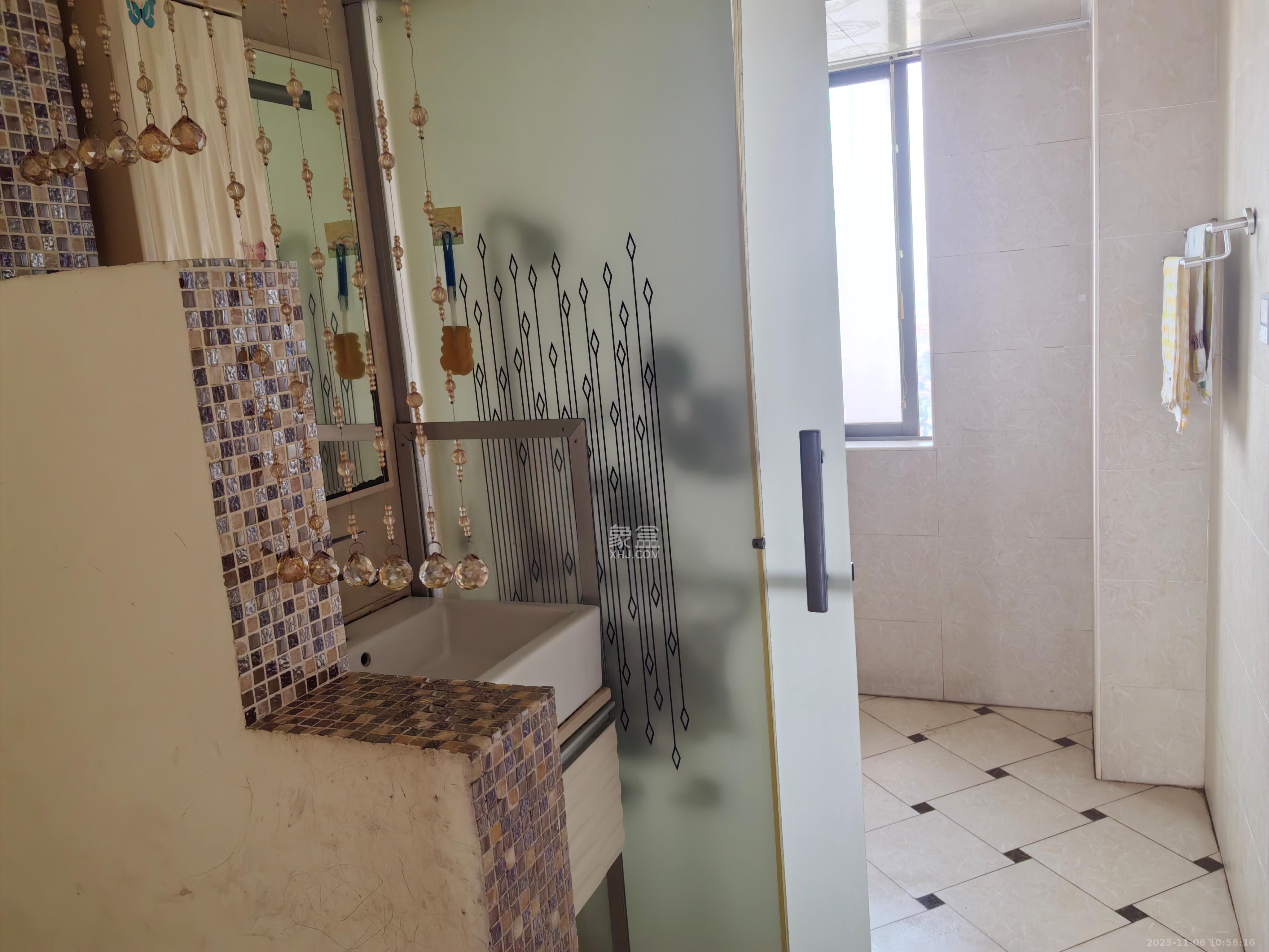 上海城小区  3室2厅1卫    2600.0元/月室内图