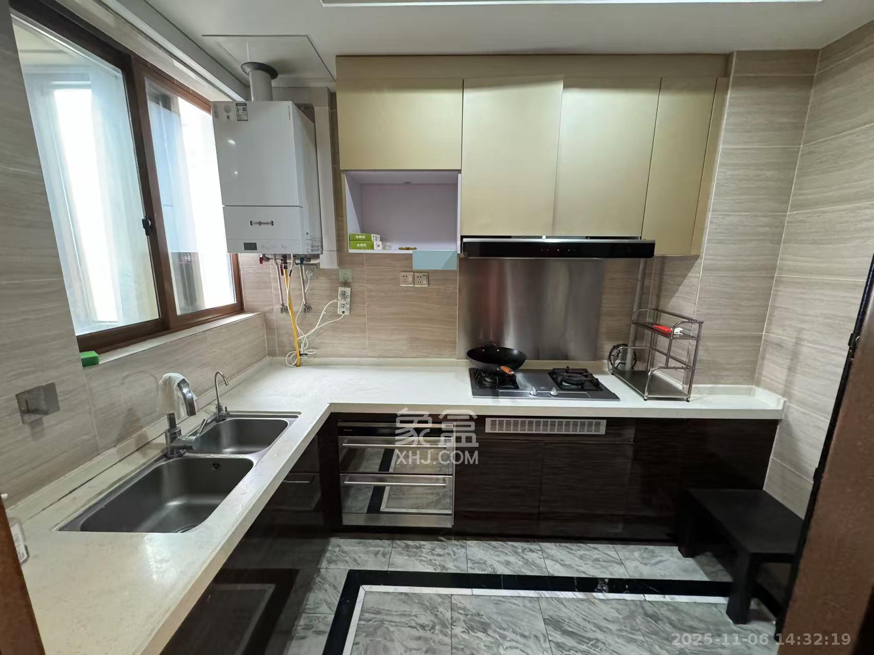 恒大御景半岛湘江苑(恒大御景半岛一期) 4室2厅2卫 6500.0元/月 恒大御景半岛湘江苑(恒大御景半岛一期) 4室2厅2卫 6500.0元/月室内图