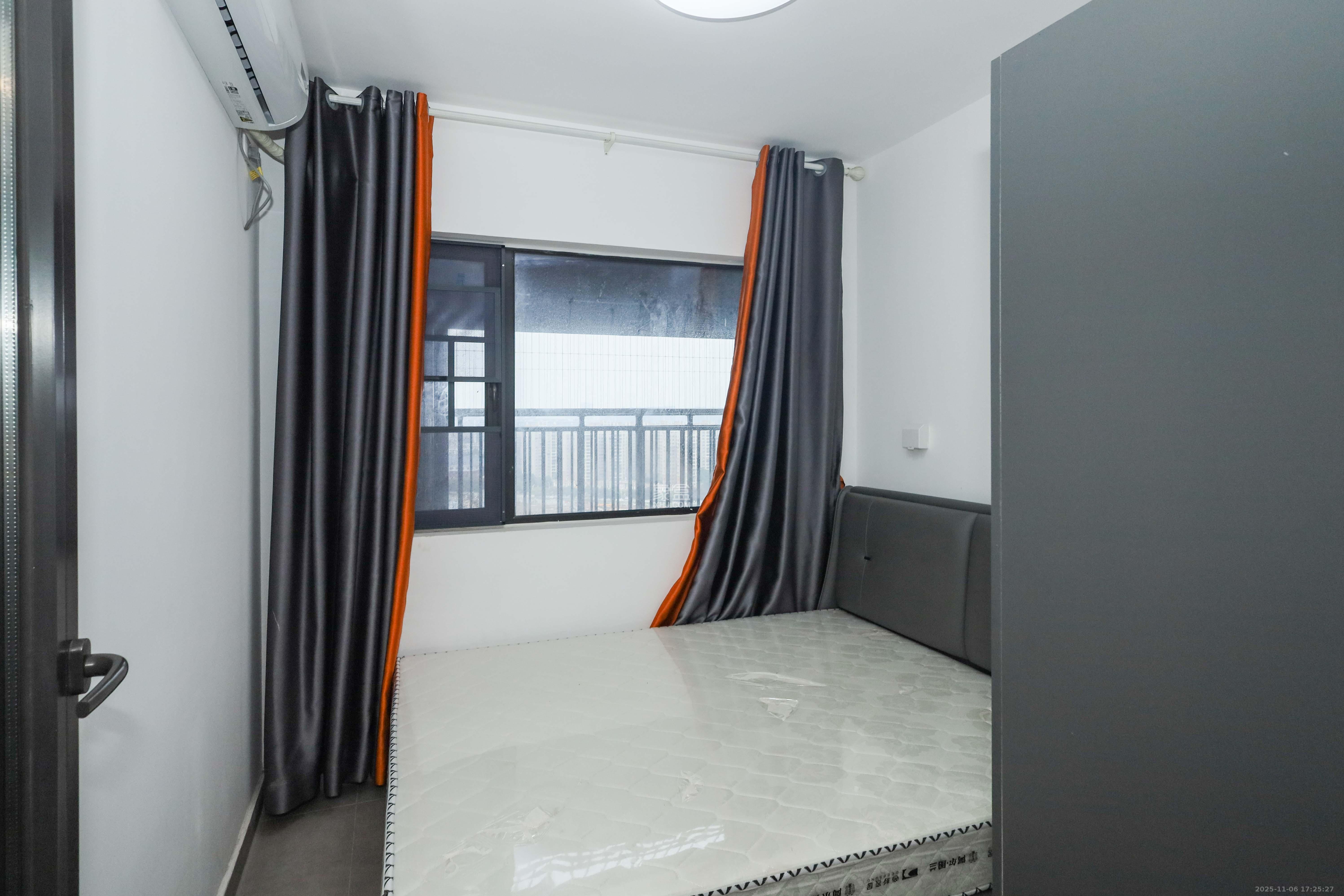 越秀亲爱里  3室2厅2卫    99.0万卧室