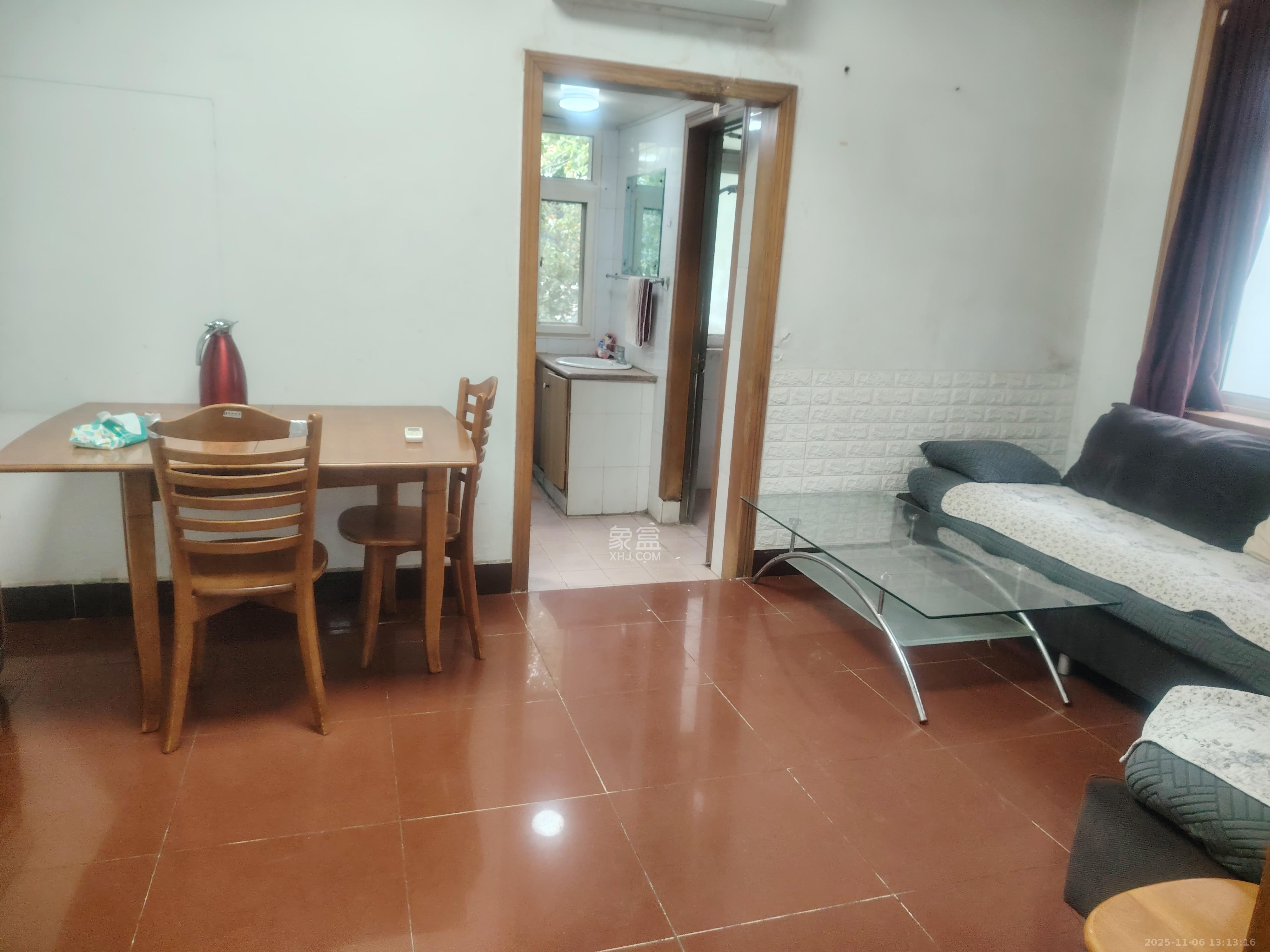 清水塘社区一中宿舍  3室2厅1卫    3500.0元/月