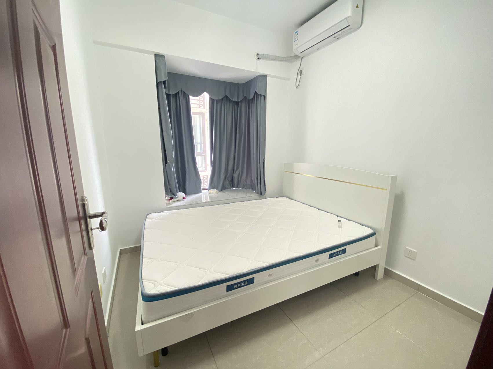 中交怡湖雅苑  3室2厅2卫    3000.0元/月室内图