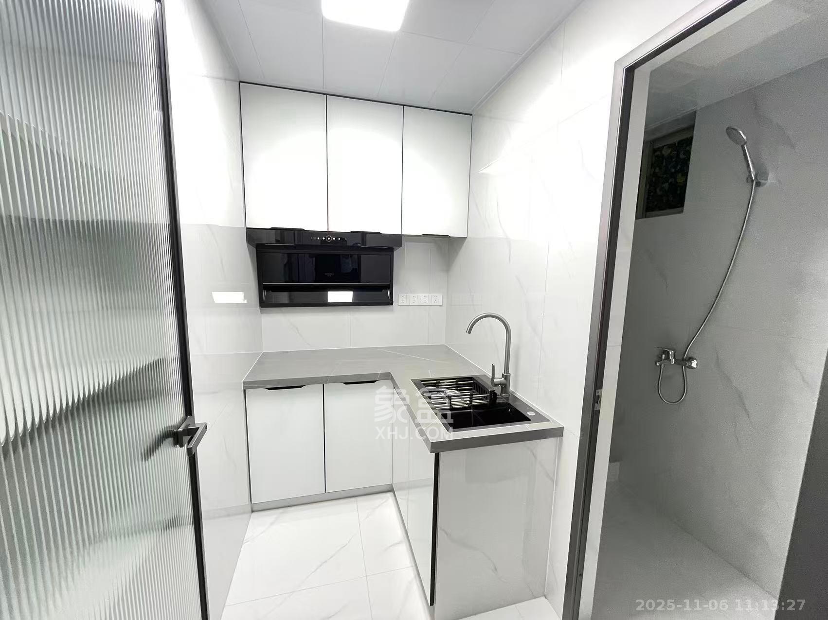 中南汽车世界  1室1厅1卫    1300.0元/月室内图