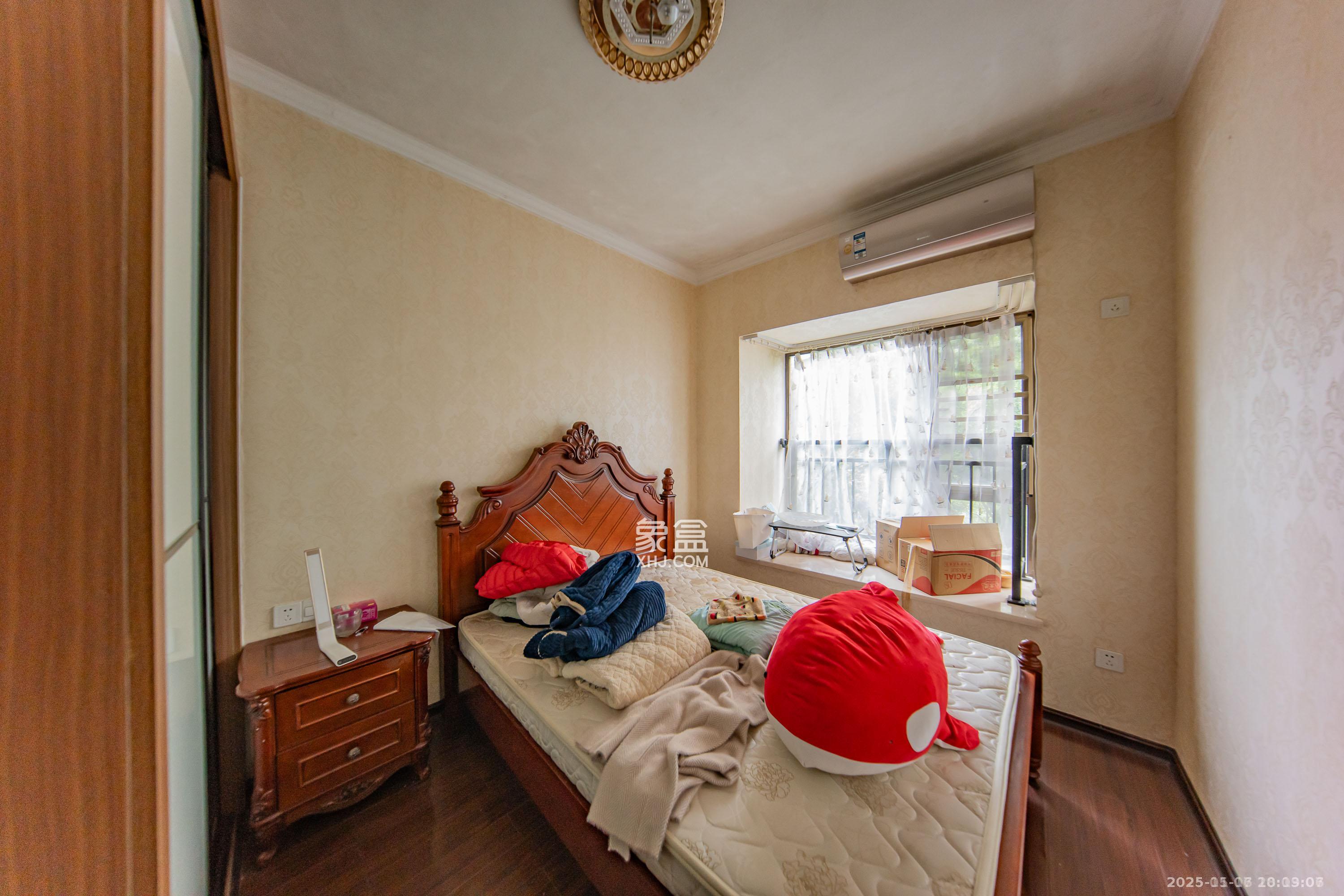 江山帝景哈佛  3室2厅2卫    2100.0元/月室内图