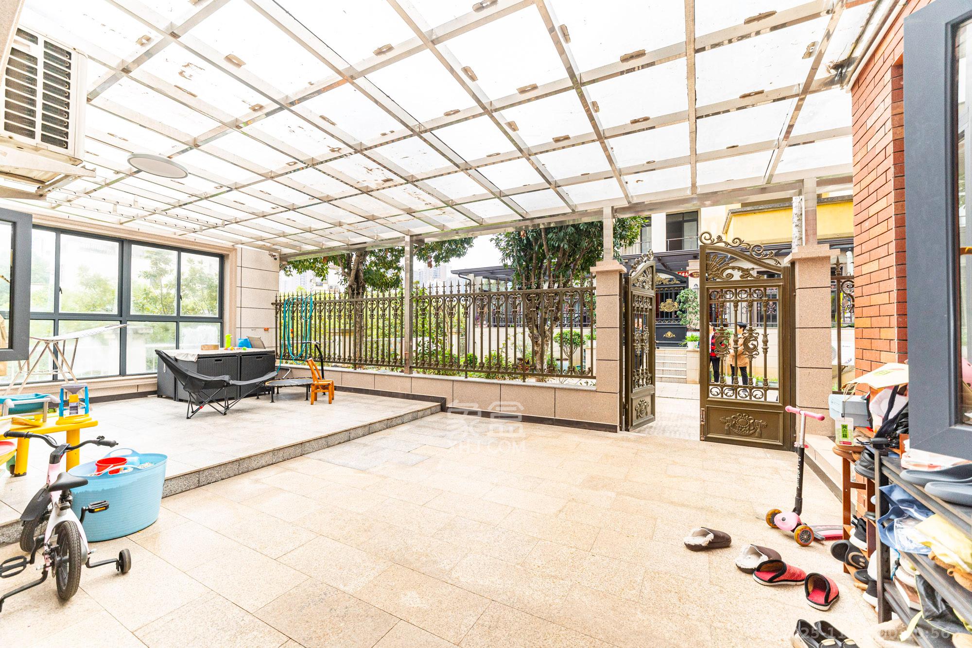 鹏基诺亚山林  5室2厅1卫    238.0万阳台