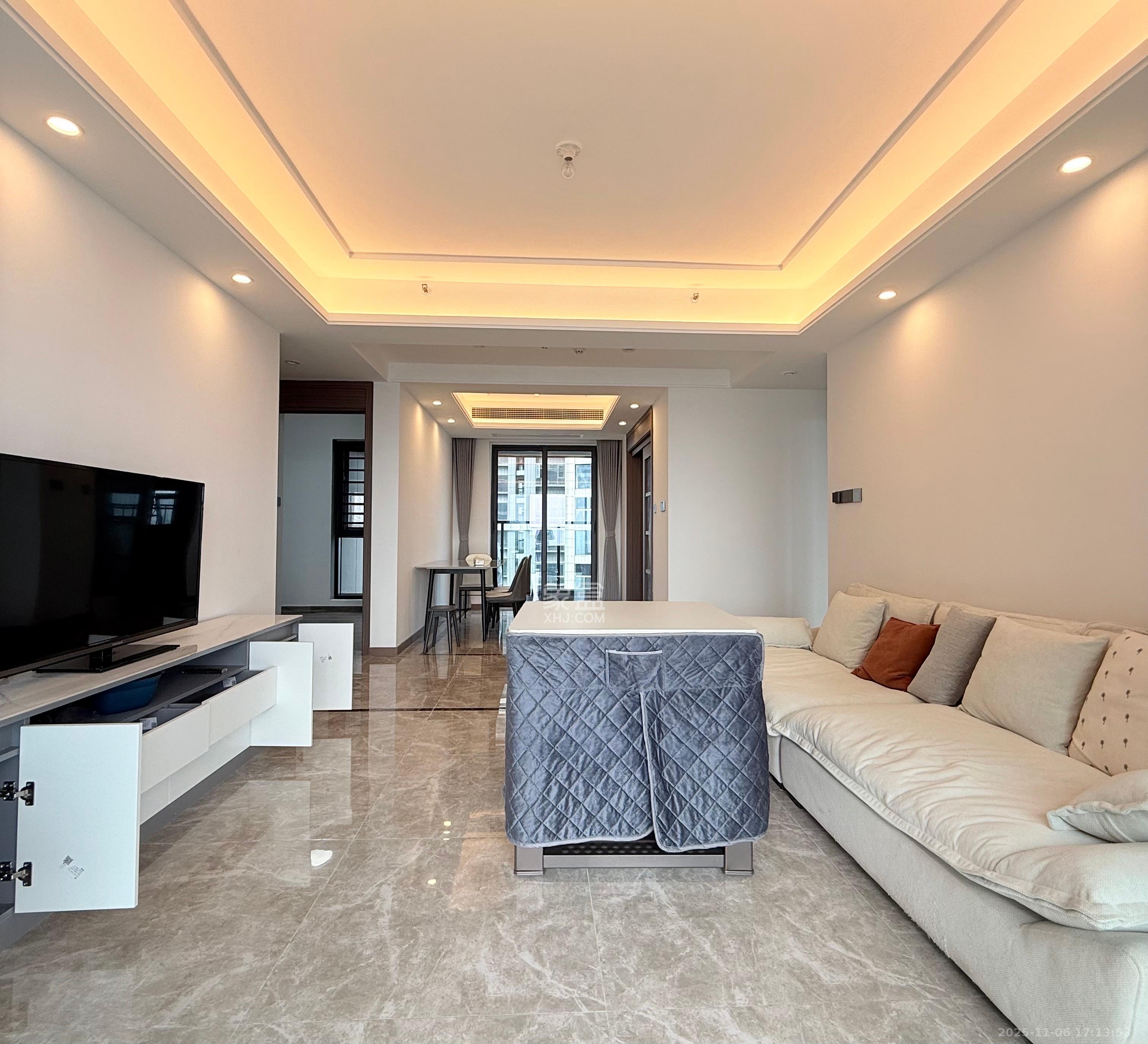 绿地V岛  4室2厅2卫    4500.0元/月室内图